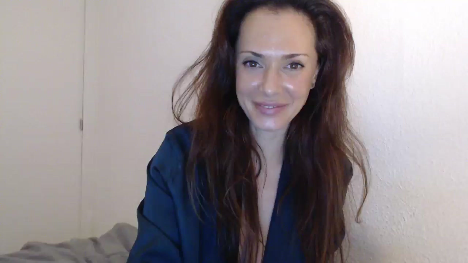 Gallery image thumbnail from ItsLizi's myfreecams stream on, 01/05/2026, 22:52 image 17 of 20