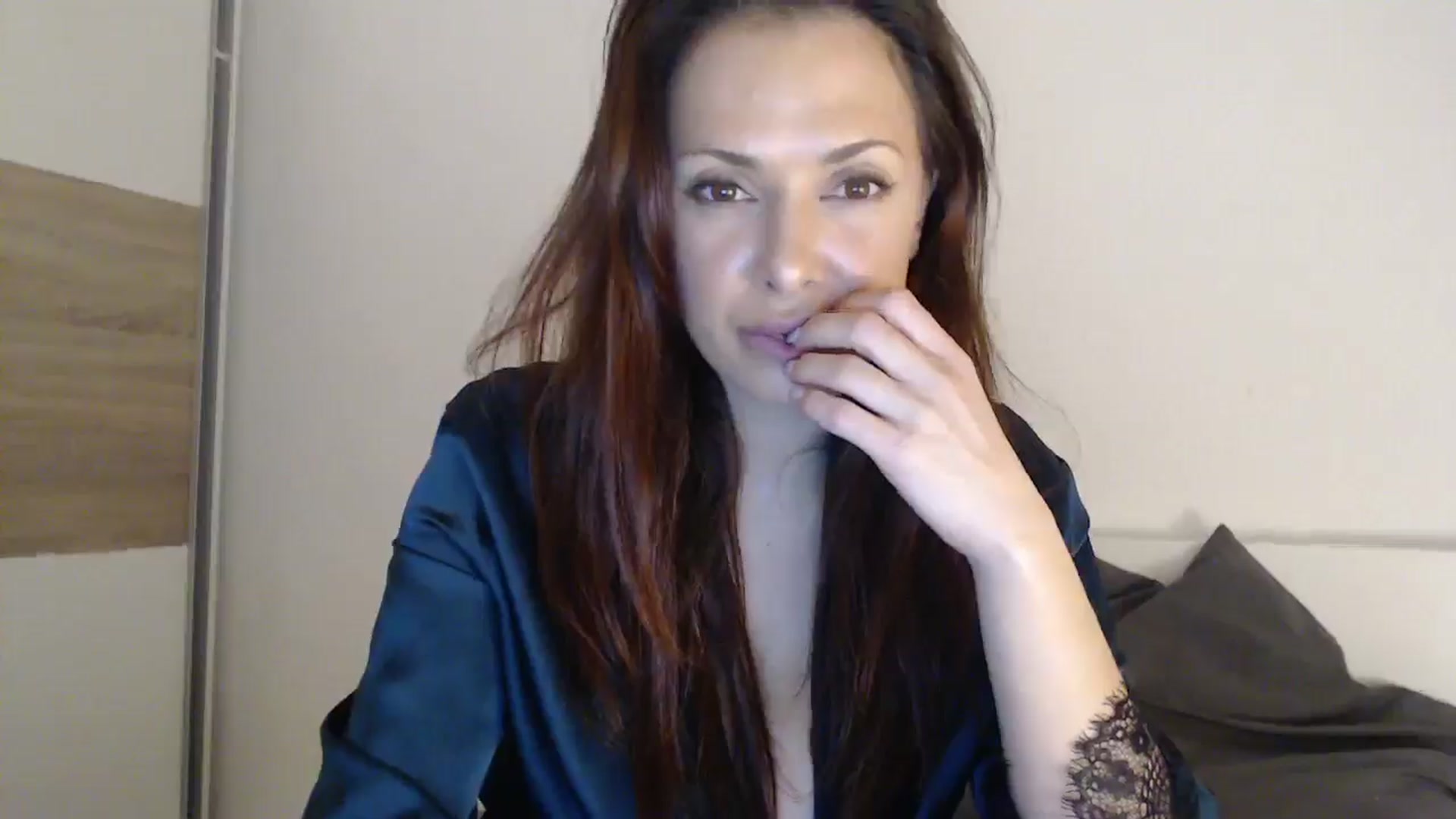 Gallery image thumbnail from ItsLizi's myfreecams stream on, 03/03/2026, 17:52 image 13 of 20
