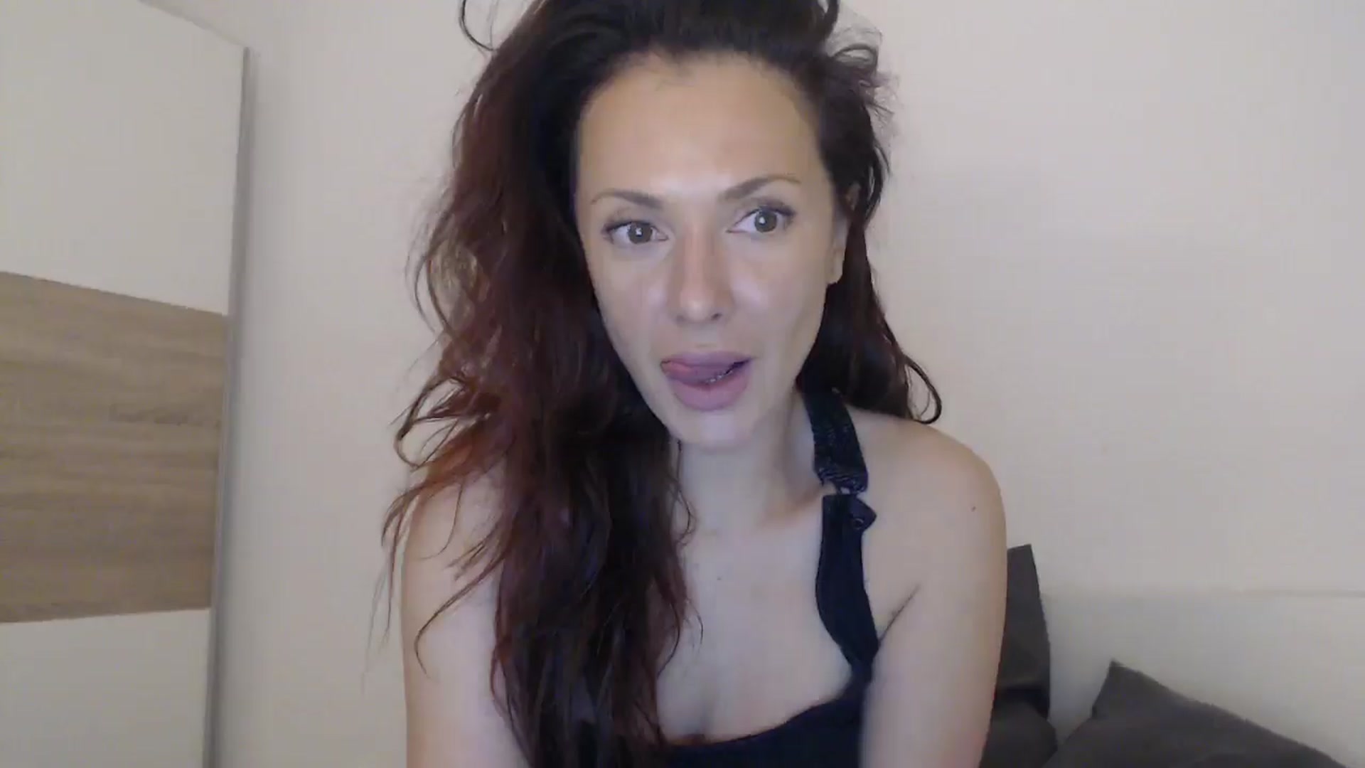 Gallery image thumbnail from ItsLizi's myfreecams stream on, 04/01/2026, 13:52 image 12 of 20