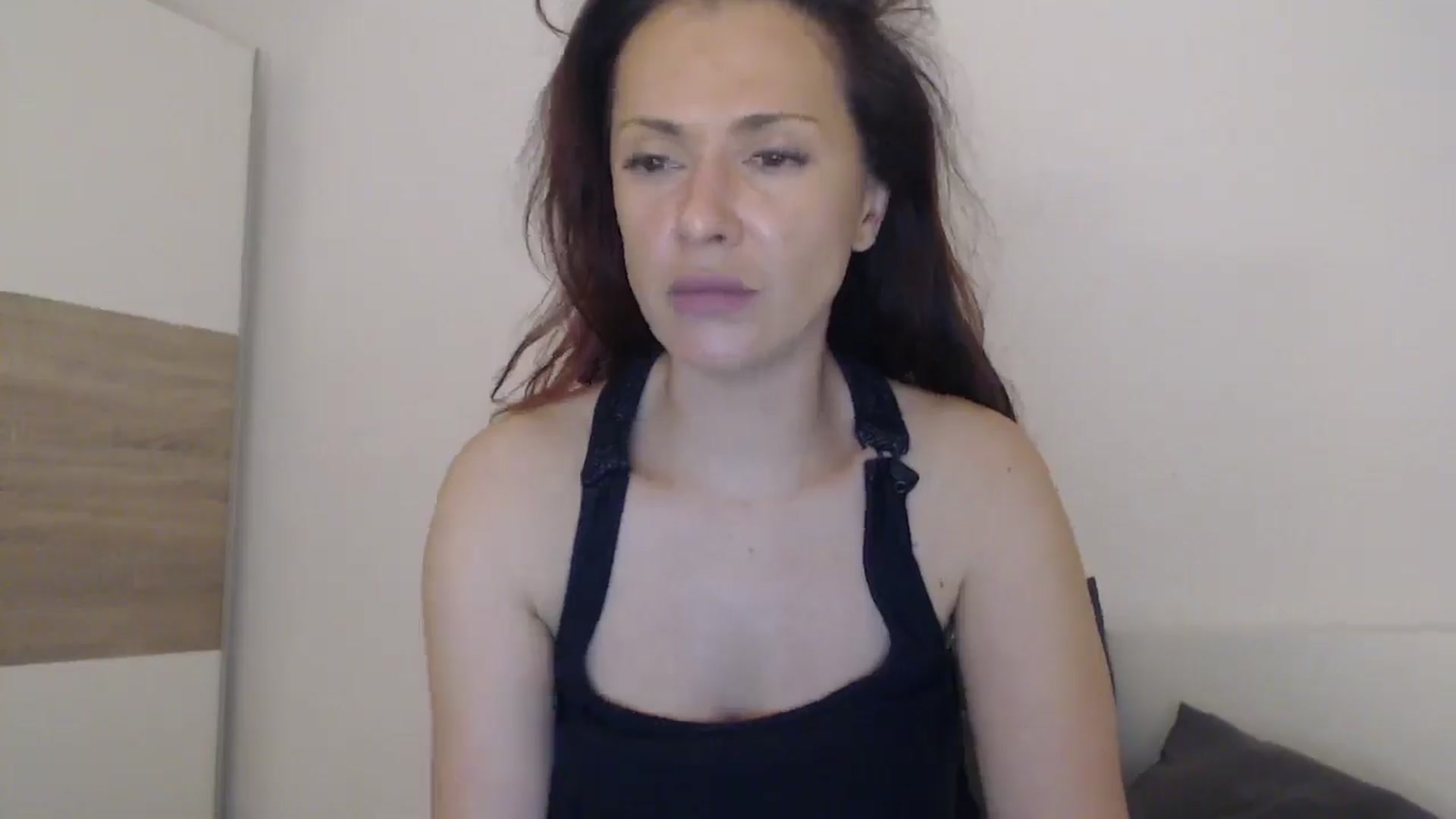 Gallery image thumbnail from ItsLizi's myfreecams stream on, 04/01/2026, 13:52 image 13 of 20