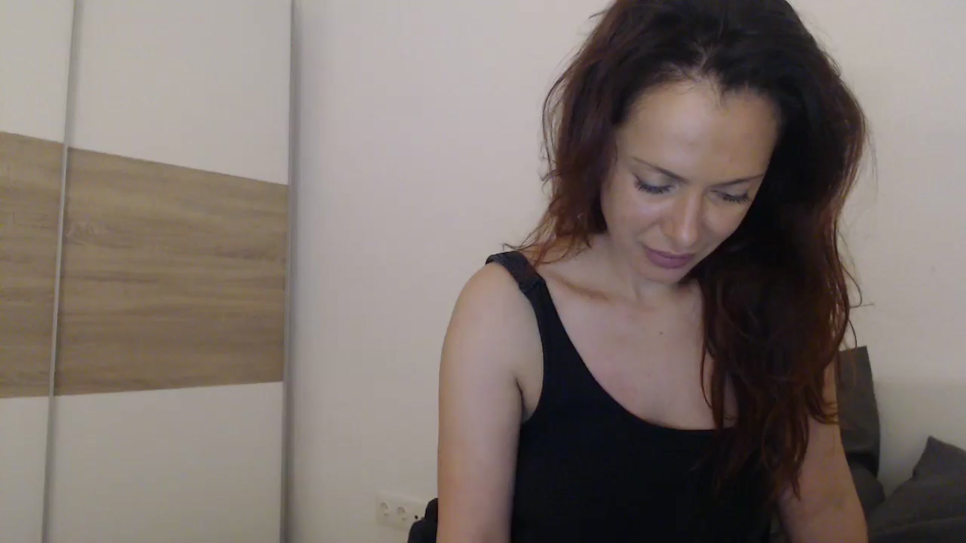 Gallery image thumbnail from ItsLizi's myfreecams stream on, 04/01/2026, 14:35 image 18 of 20