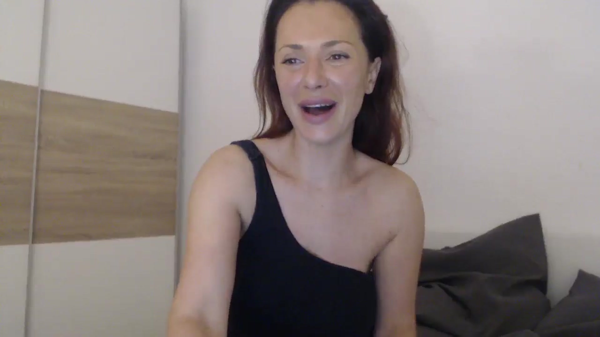 Gallery image thumbnail from ItsLizi's myfreecams stream on, 04/01/2026, 14:35 image 6 of 20