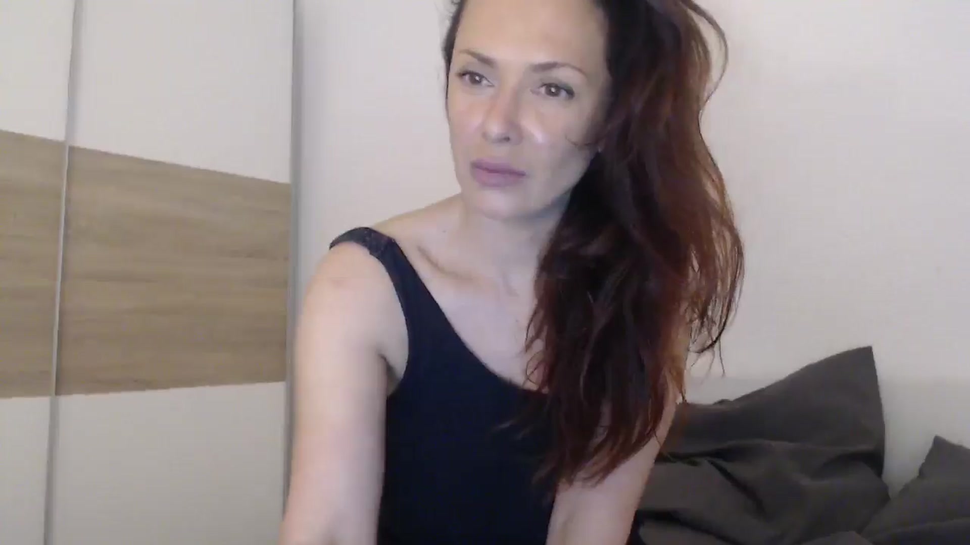 Gallery image thumbnail from ItsLizi's myfreecams stream on, 04/01/2026, 14:35 image 11 of 20