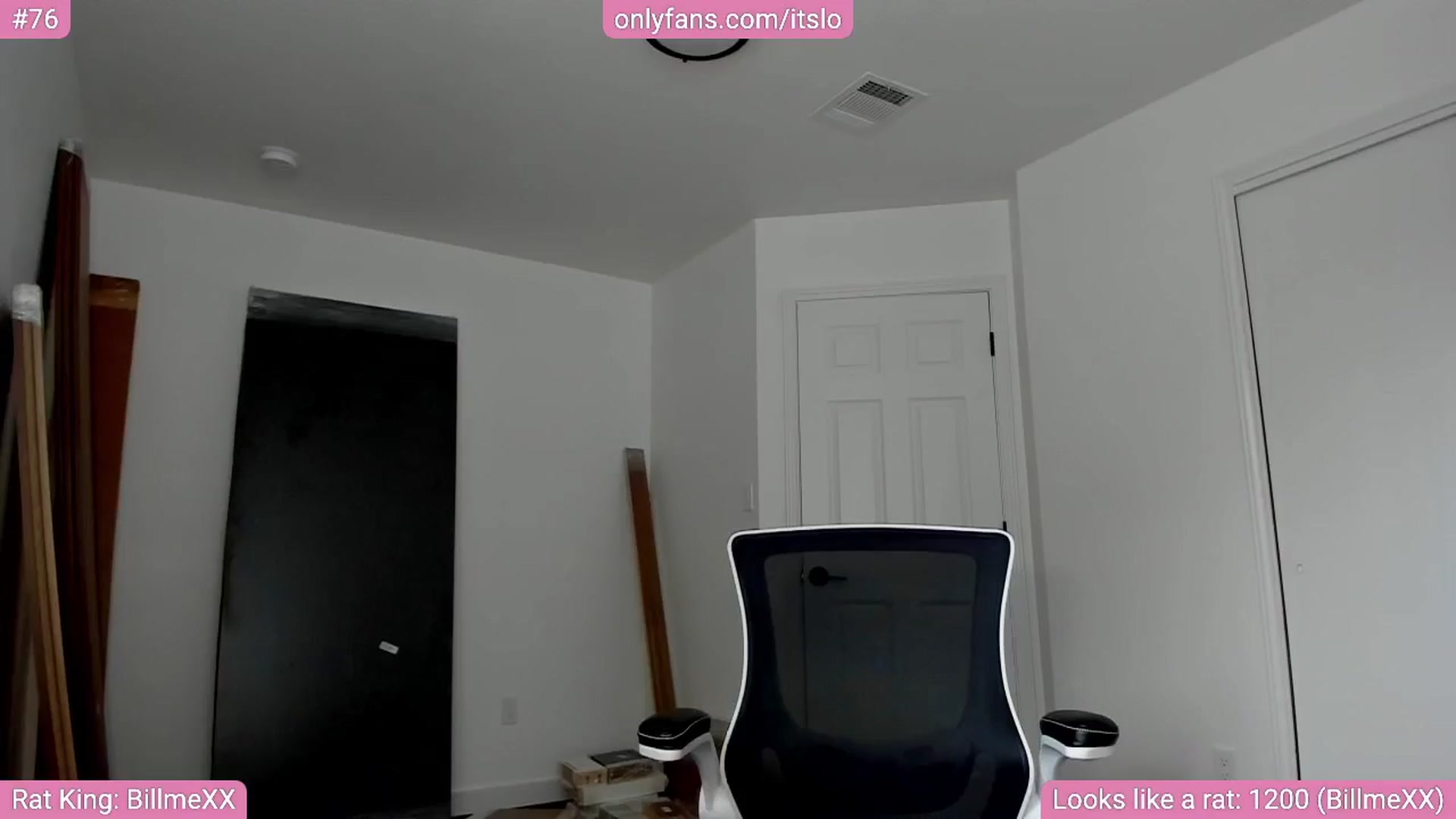Gallery image thumbnail from ItsLo's myfreecams stream on, 06/20/2024, 24:04 image 10 of 20