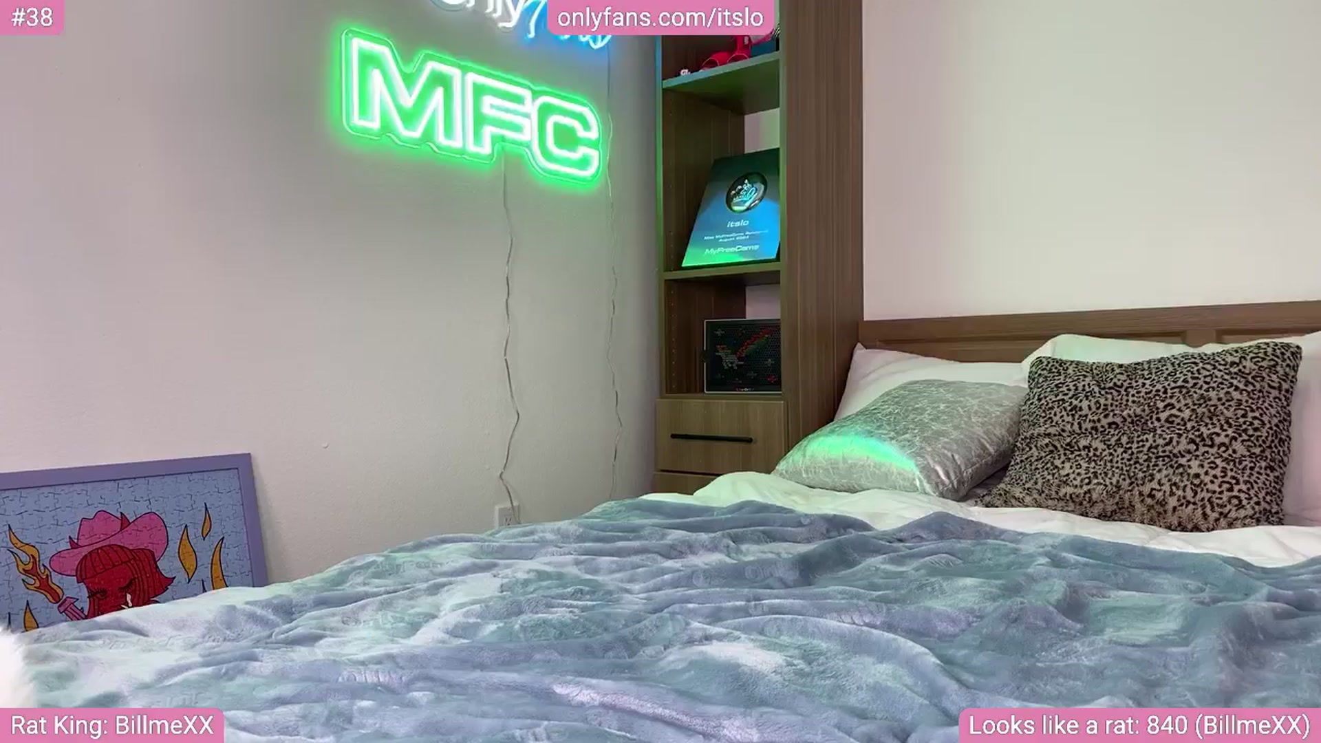 Gallery image thumbnail from ItsLo's myfreecams stream on, 10/31/2024, 04:05 image 15 of 20