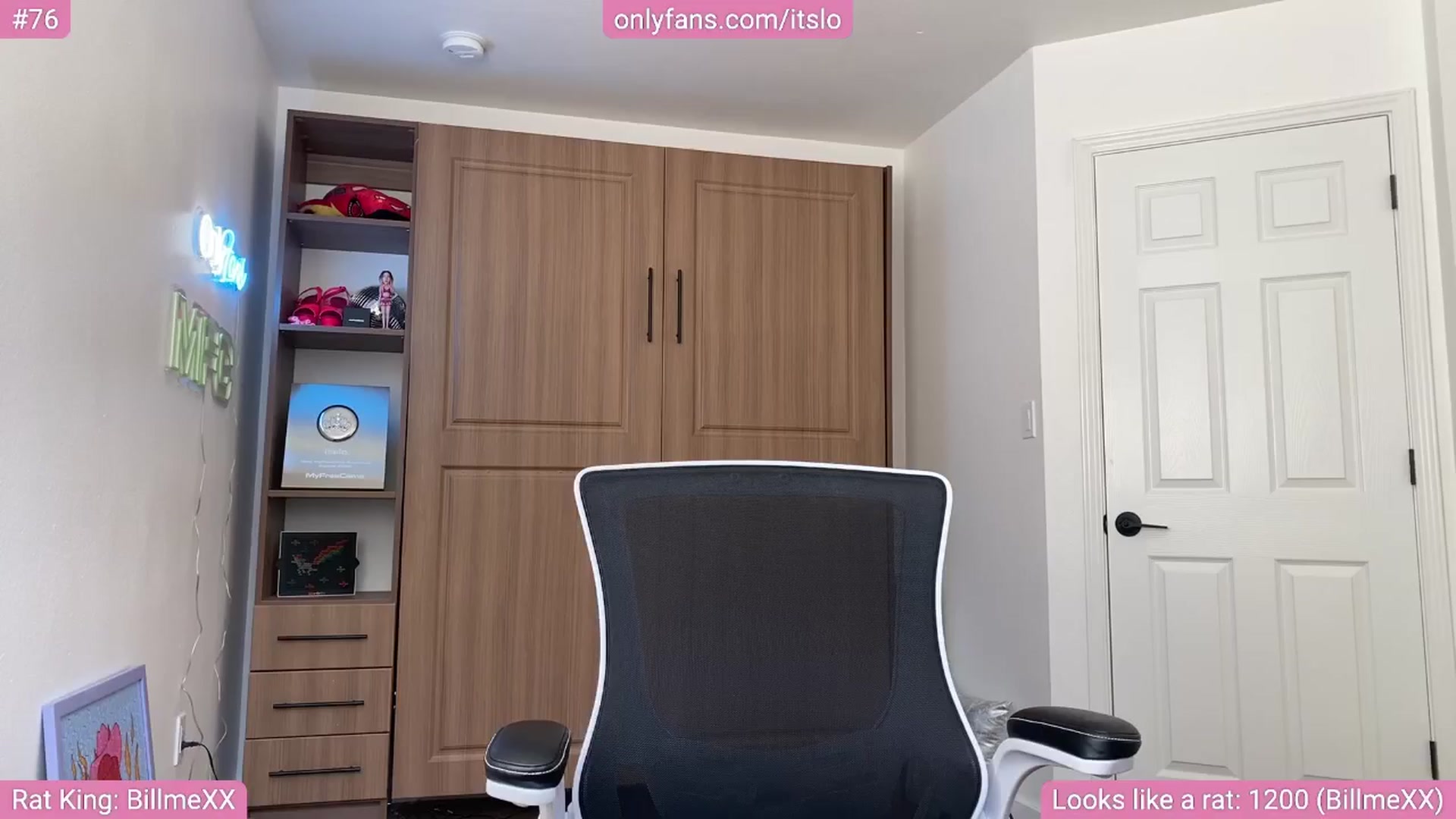 Gallery image thumbnail from ItsLo's myfreecams stream on, 11/11/2024, 22:39 image 16 of 20