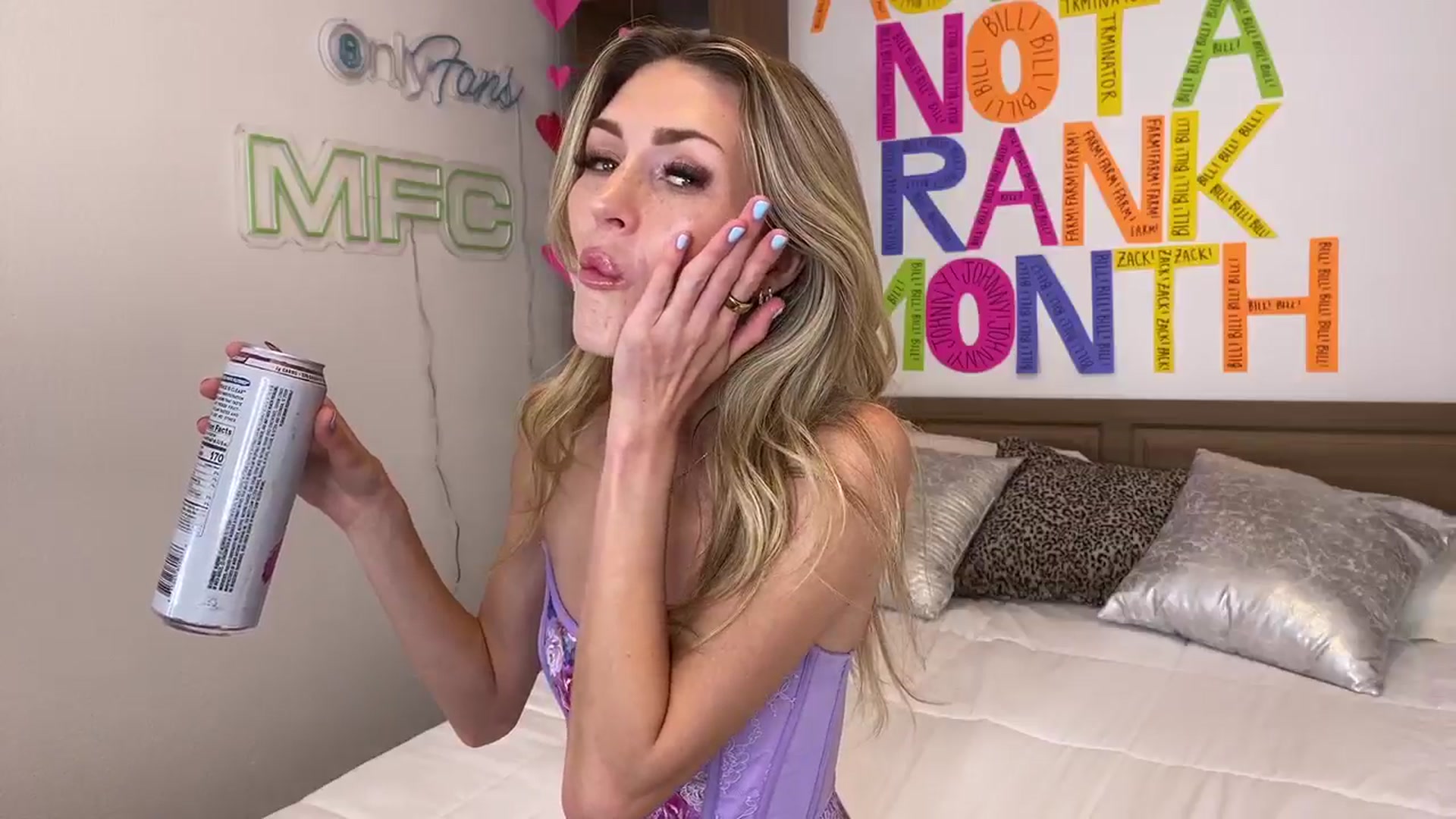 Gallery image thumbnail from ItsLo's myfreecams stream on, 03/17/2025, 04:46 image 8 of 20