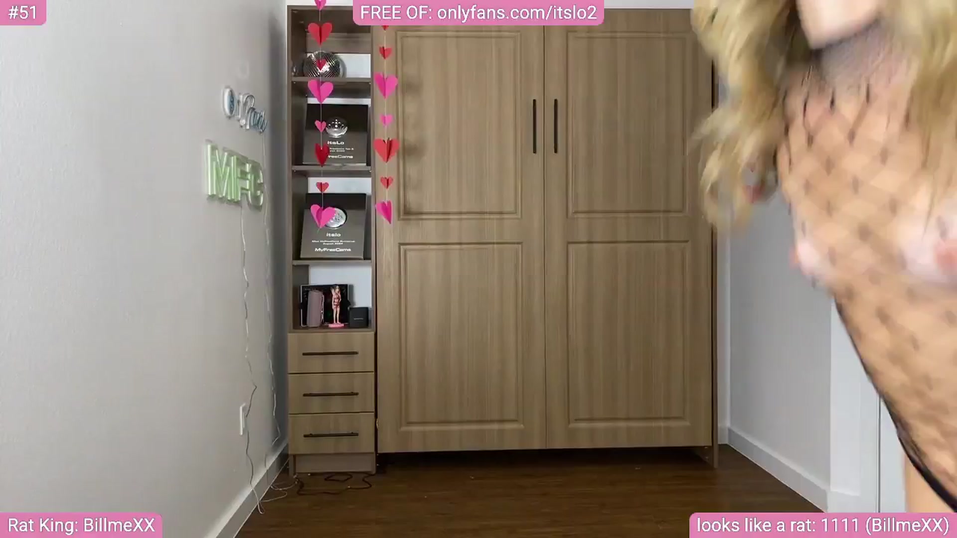 Gallery image thumbnail from ItsLo's myfreecams stream on, 12/05/2025, 24:02 image 17 of 20