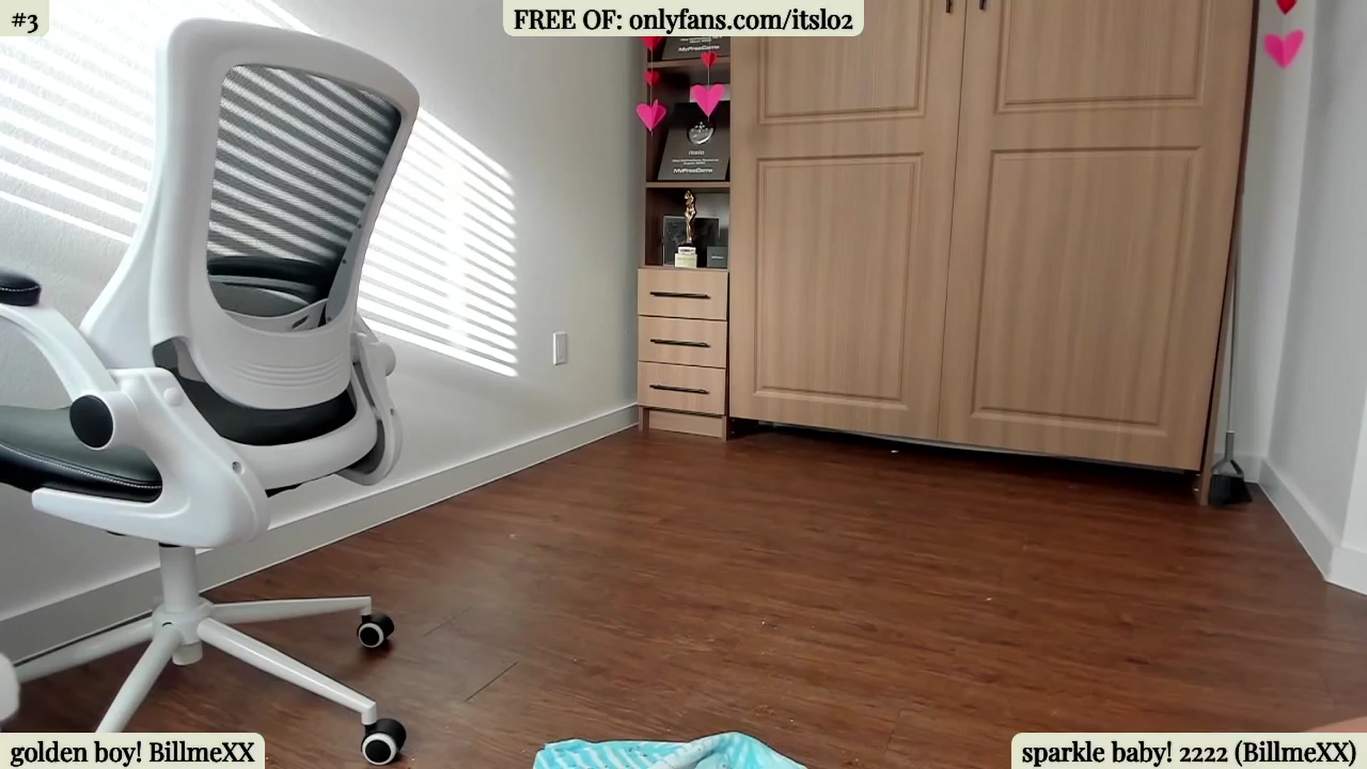 Gallery image thumbnail from ItsLo's myfreecams stream on, 03/16/2026, 01:07 image 11 of 20