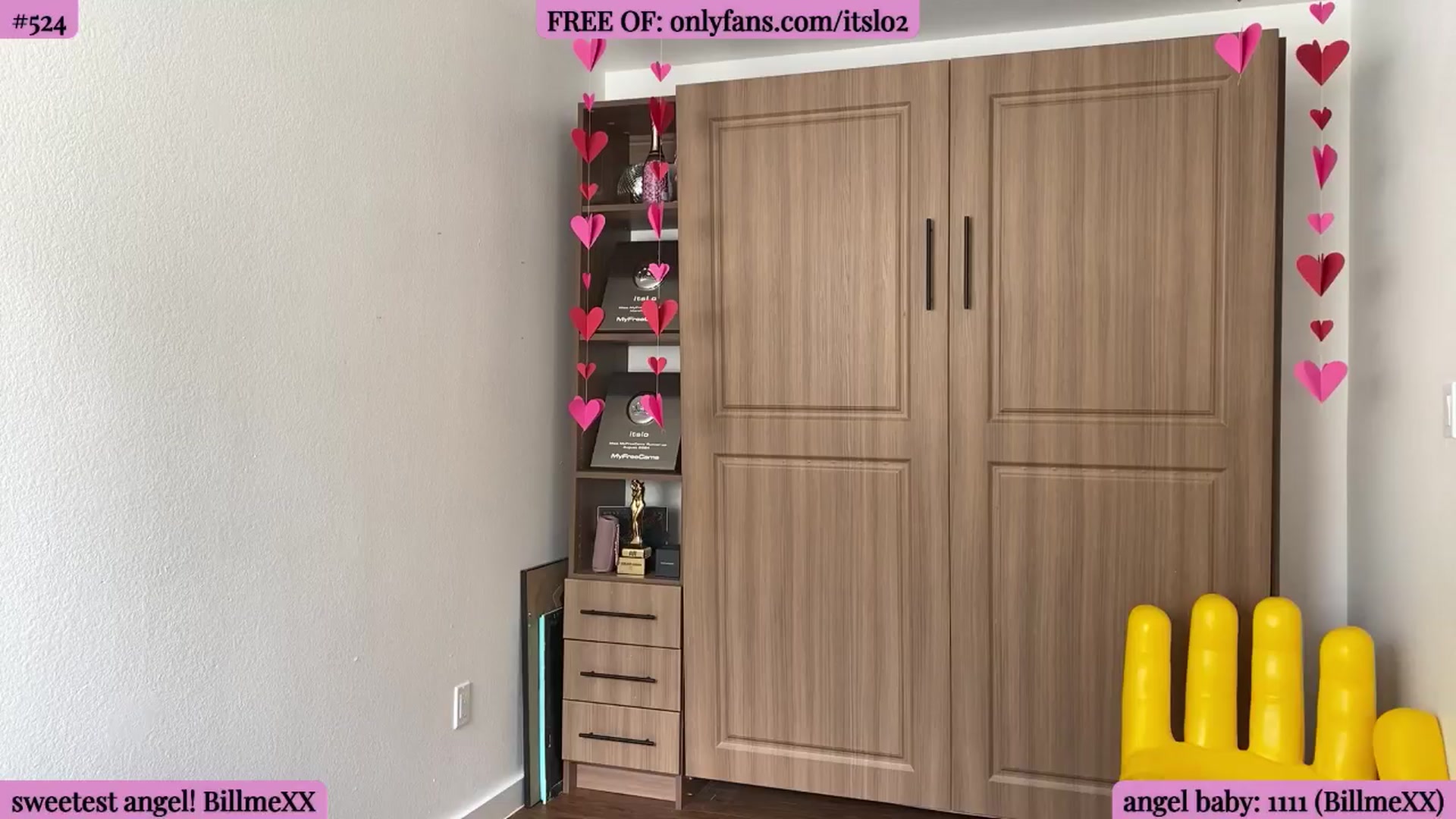 Gallery image thumbnail from ItsLo's myfreecams stream on, 04/16/2026, 21:35 image 5 of 20