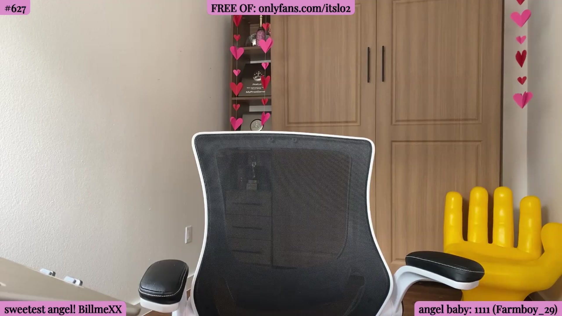 Gallery image thumbnail from ItsLo's myfreecams stream on, 05/07/2026, 23:01 image 13 of 20