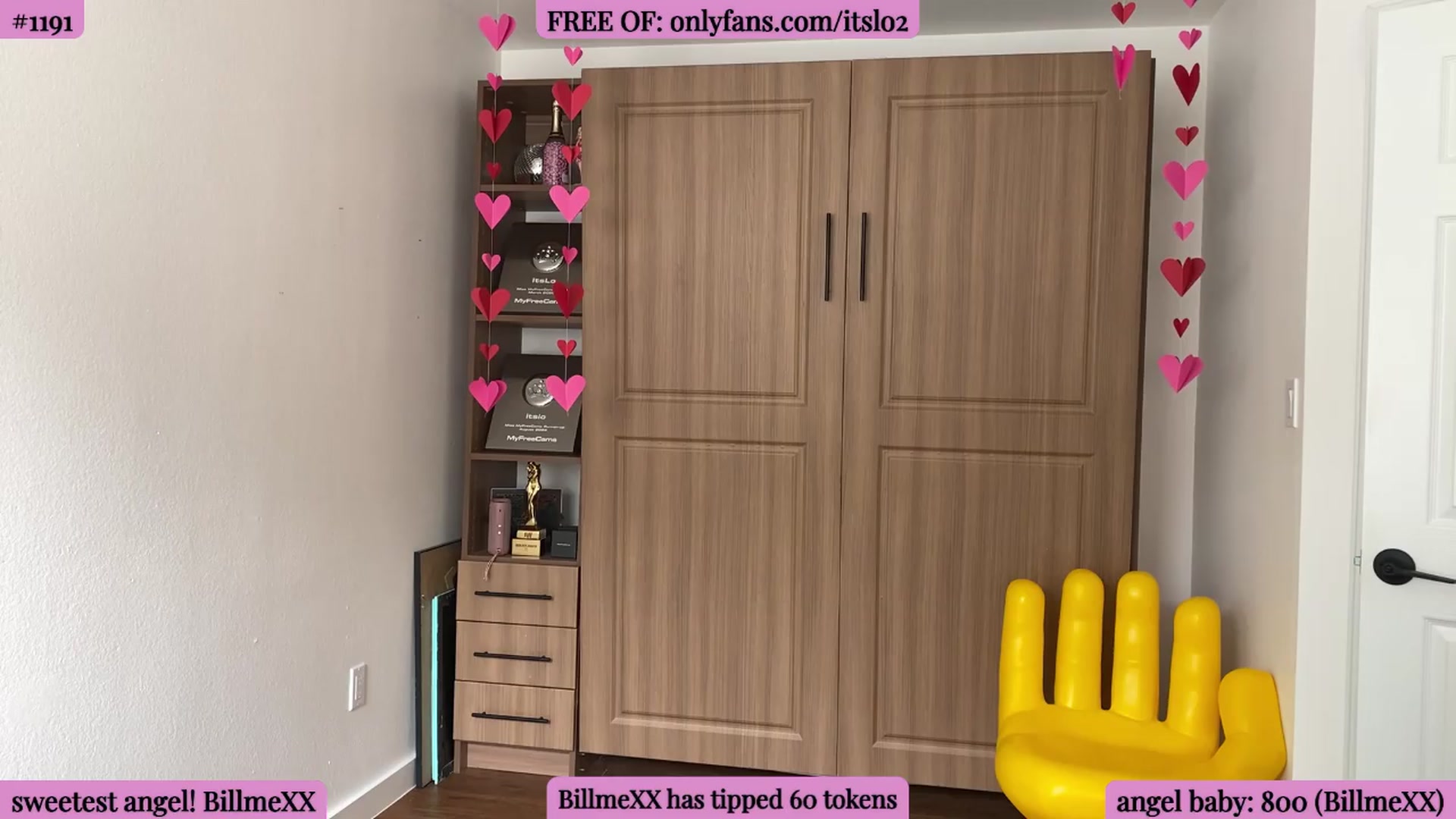 Gallery image thumbnail from ItsLo's myfreecams stream on, 05/07/2026, 23:01 image 2 of 20