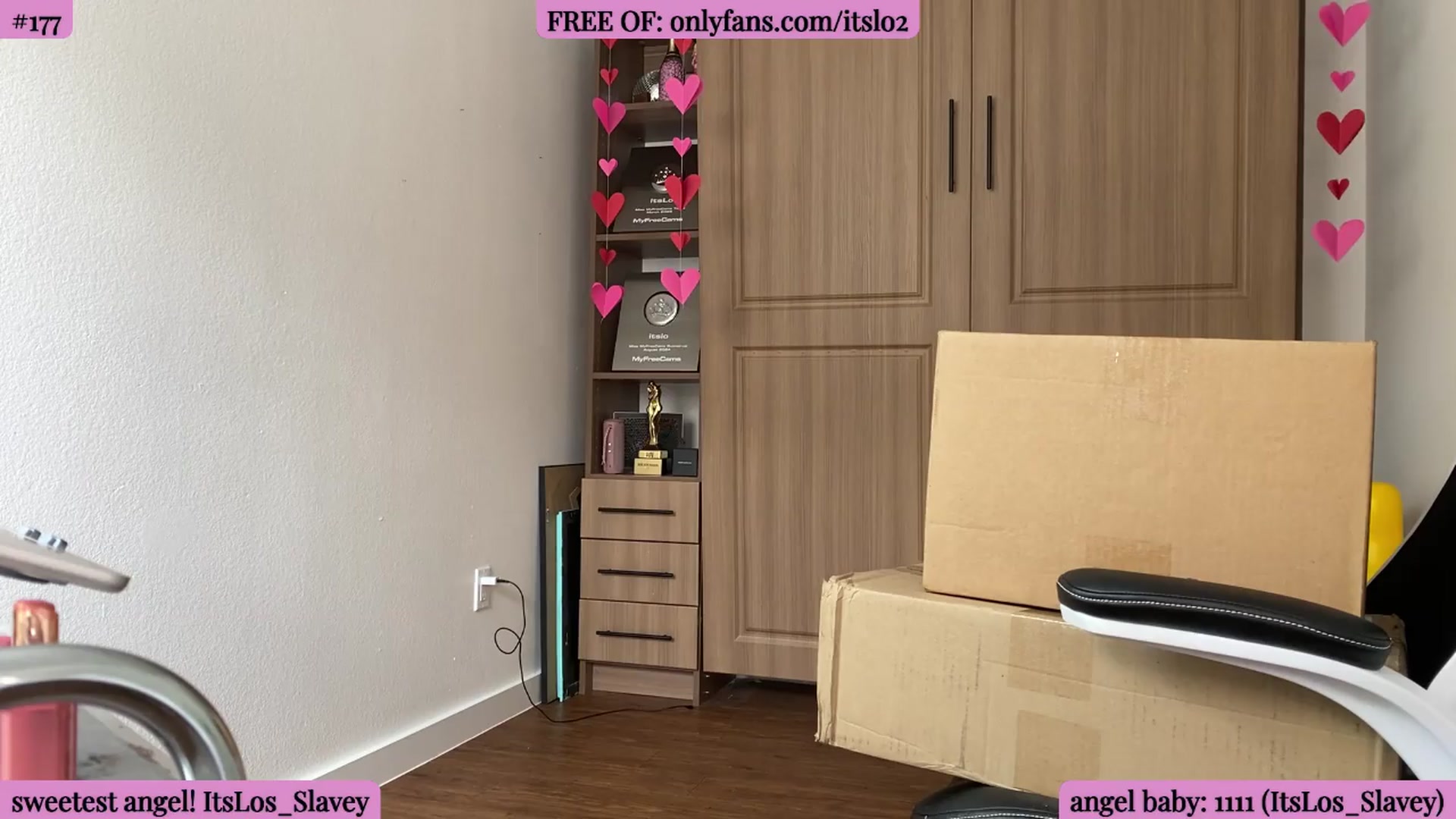 Gallery image thumbnail from ItsLo's myfreecams stream on, 05/26/2026, 21:19 image 1 of 20