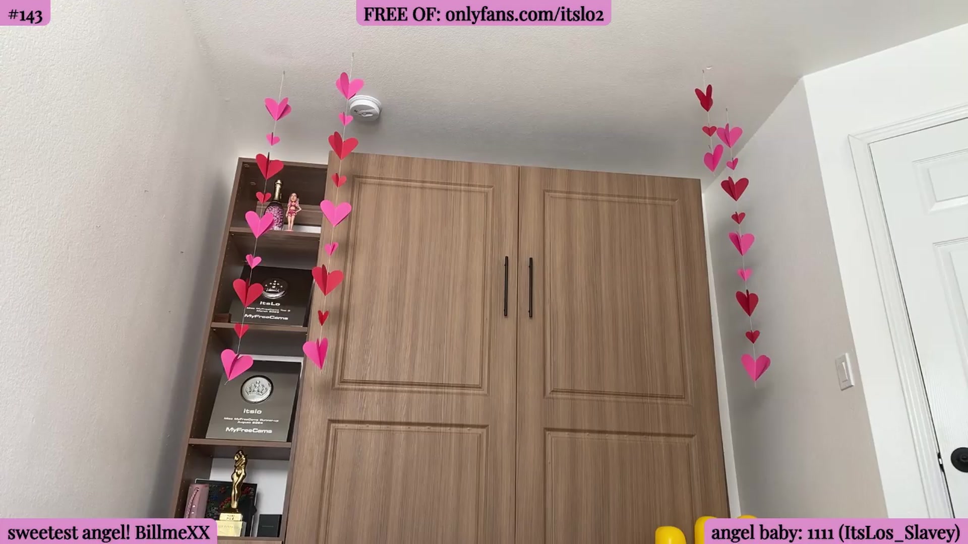 Gallery image thumbnail from ItsLo's myfreecams stream on, 05/26/2026, 21:19 image 18 of 20