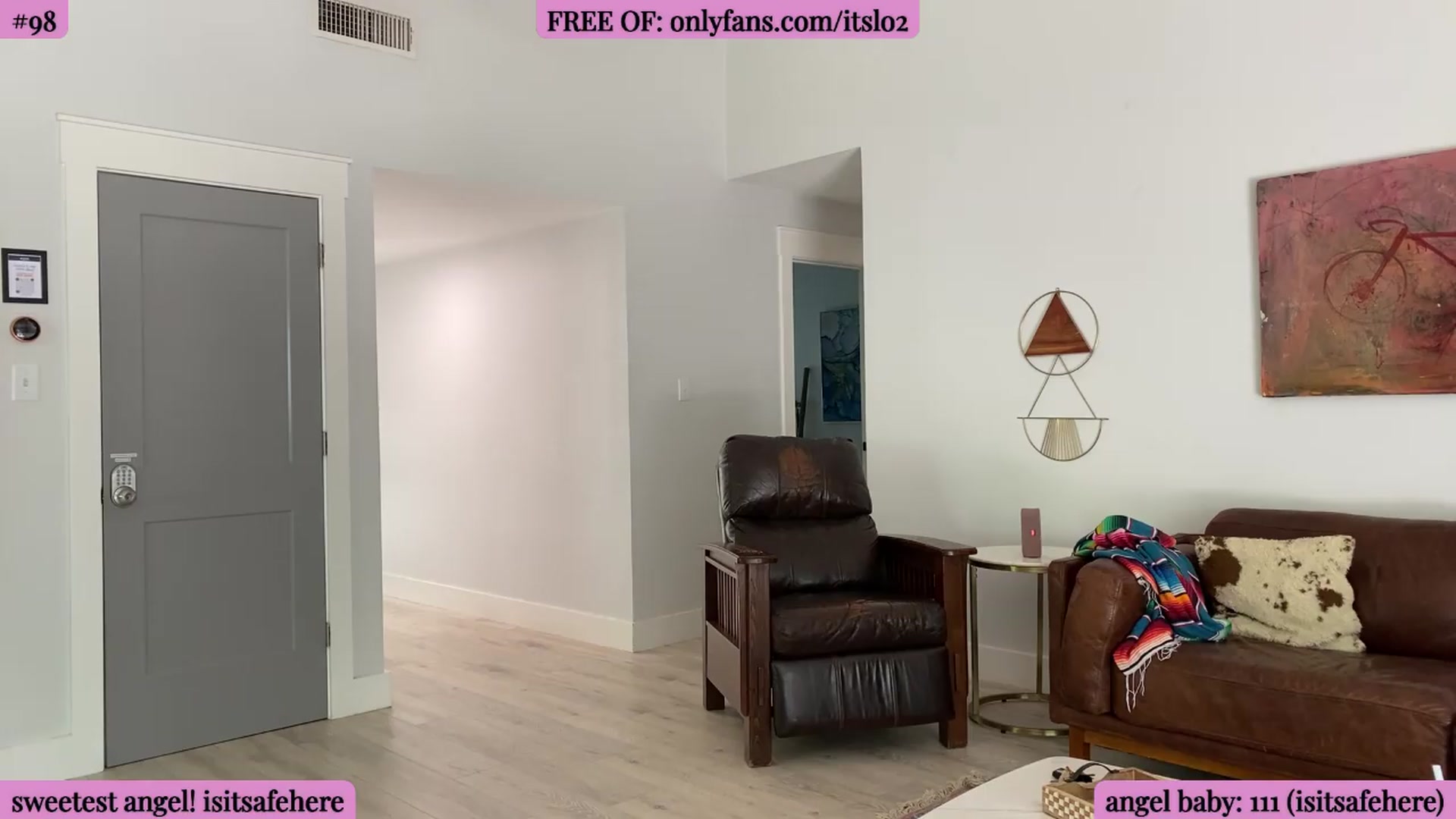 Gallery image thumbnail from ItsLo's myfreecams stream on, 06/03/2026, 20:30 image 1 of 20