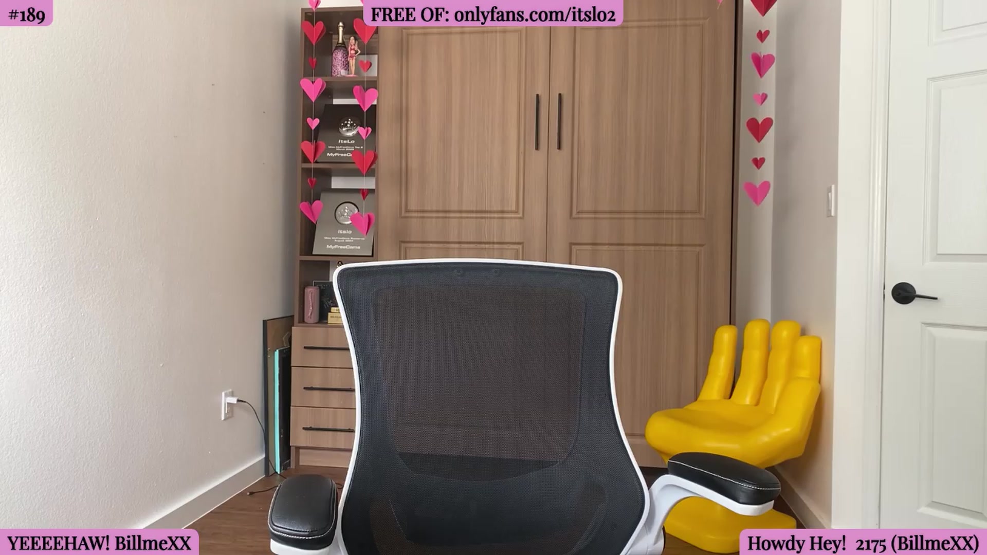 Gallery image thumbnail from ItsLo's myfreecams stream on, 06/19/2026, 21:25 image 13 of 20