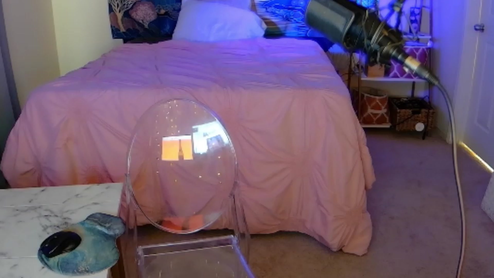Gallery image thumbnail from ItsMaiRoom's myfreecams stream on, 08/18/2023, 19:36 image 15 of 20