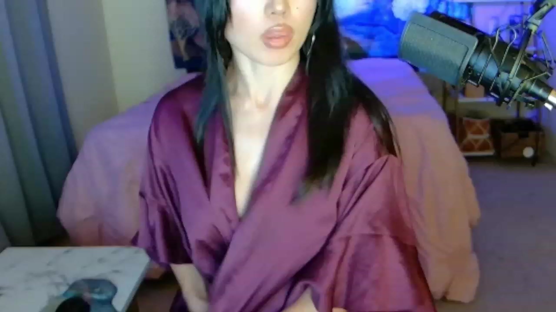 Gallery image thumbnail from ItsMaiRoom's myfreecams stream on, 08/18/2023, 19:36 image 4 of 20