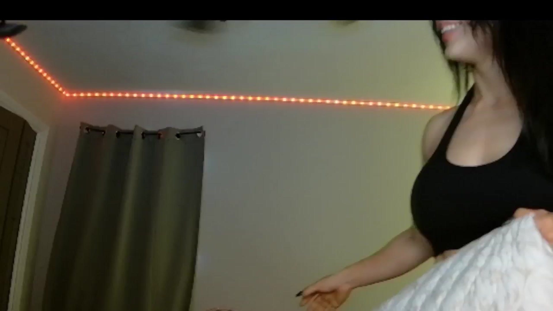 Gallery image thumbnail from ItsMaiRoom's myfreecams stream on, 04/29/2024, 18:31 image 9 of 20