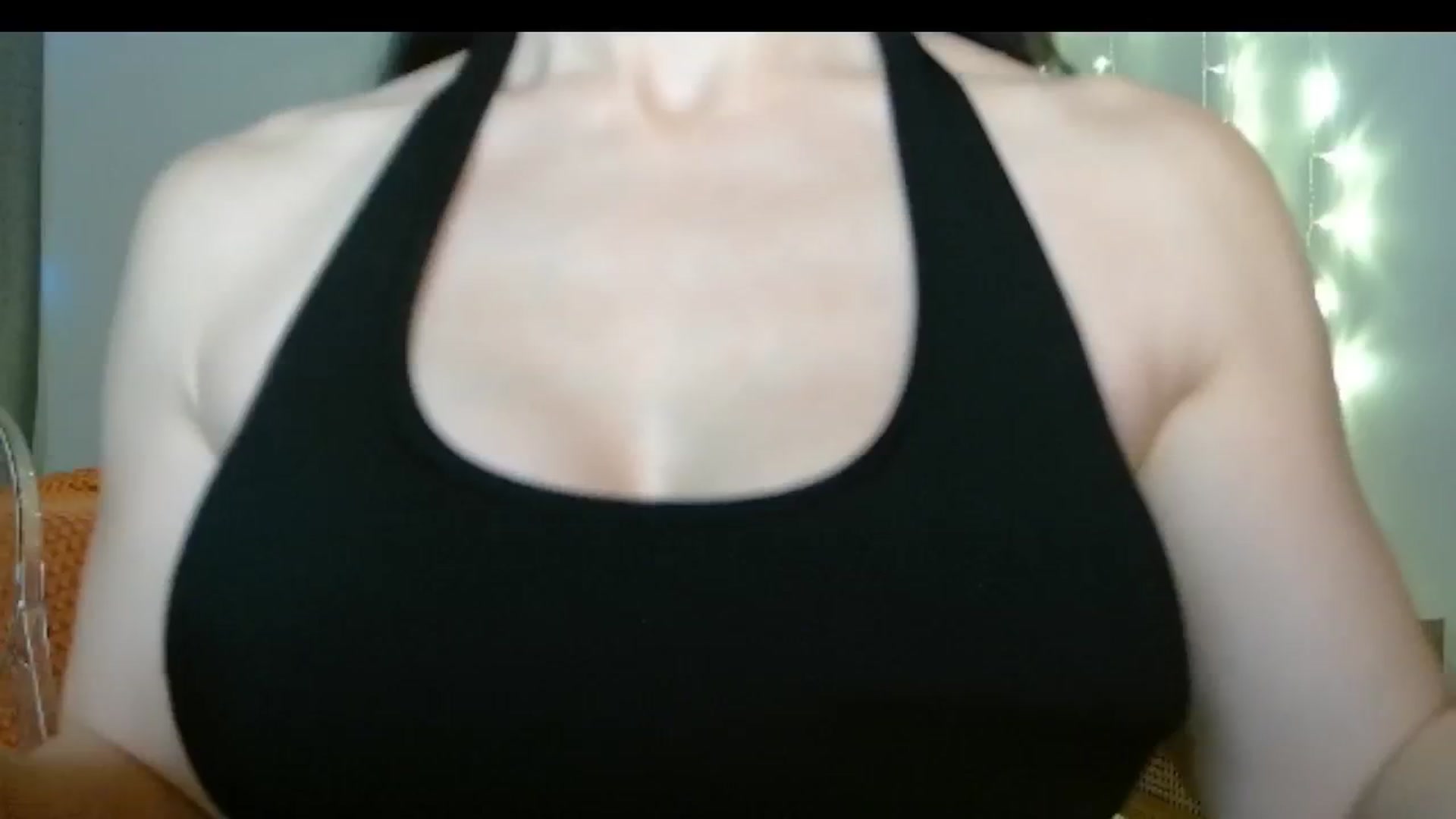 Gallery image thumbnail from ItsMaiRoom's myfreecams stream on, 04/29/2024, 18:31 image 16 of 20