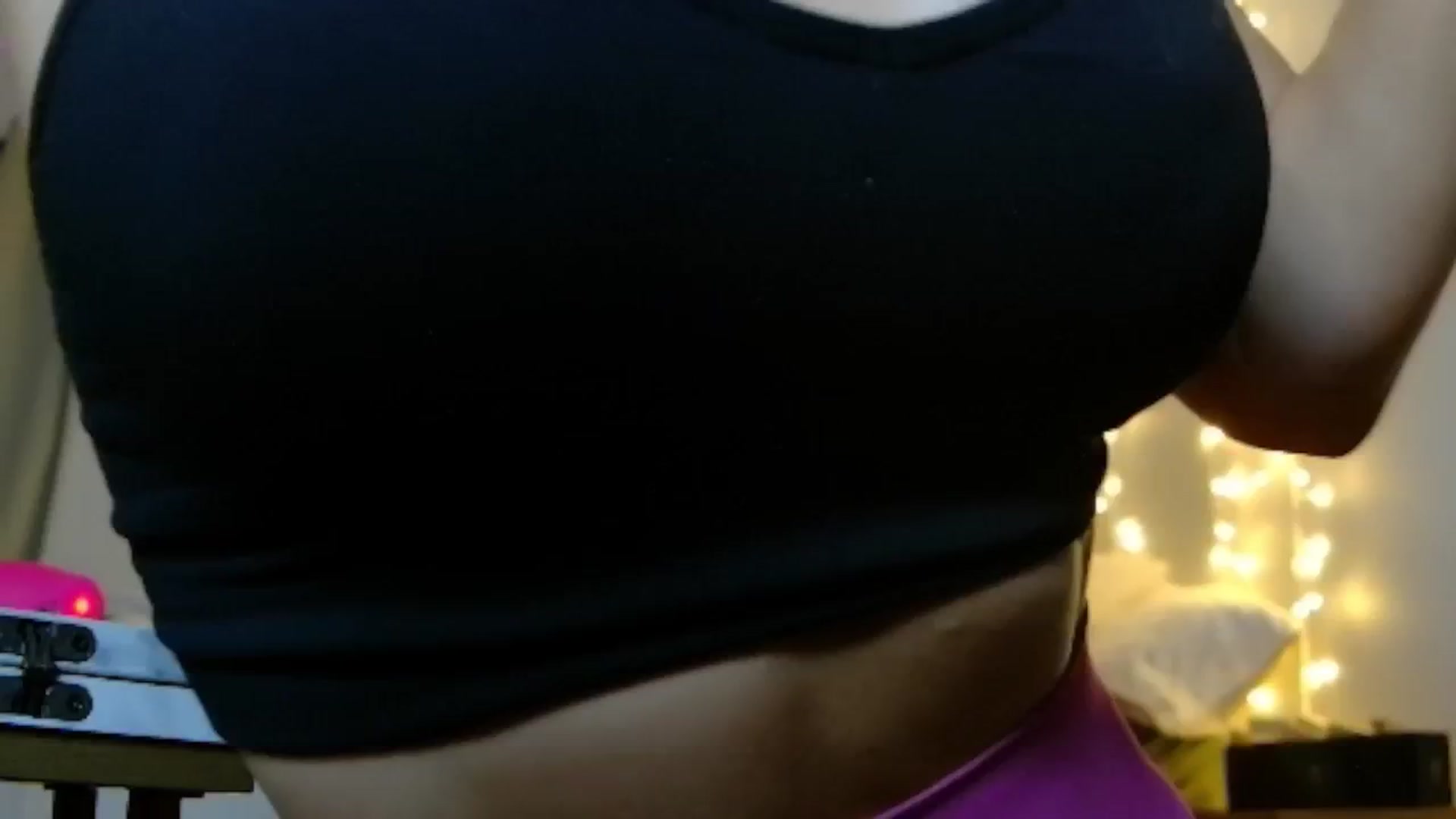 Gallery image thumbnail from ItsMaiRoom's myfreecams stream on, 06/12/2024, 21:06 image 14 of 20