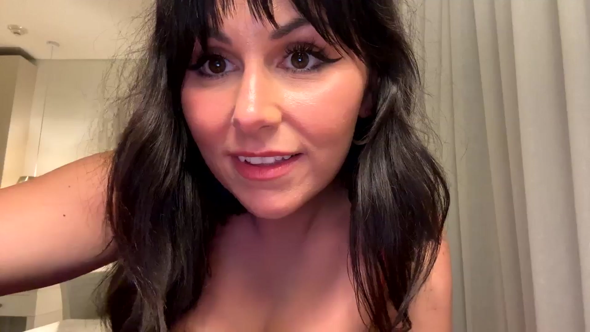 Gallery image thumbnail from ItsMar's myfreecams stream on, 03/15/2024, 03:16 image 13 of 20