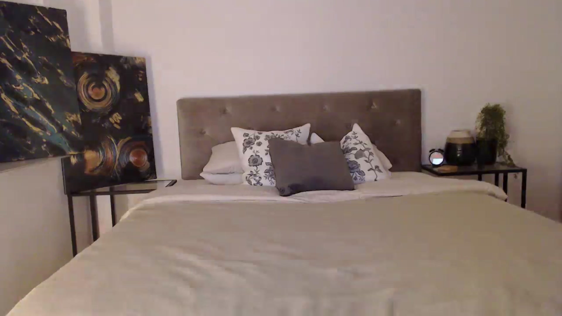 Gallery image thumbnail from ItsMe's myfreecams stream on, 10/19/2023, 13:45 image 8 of 20