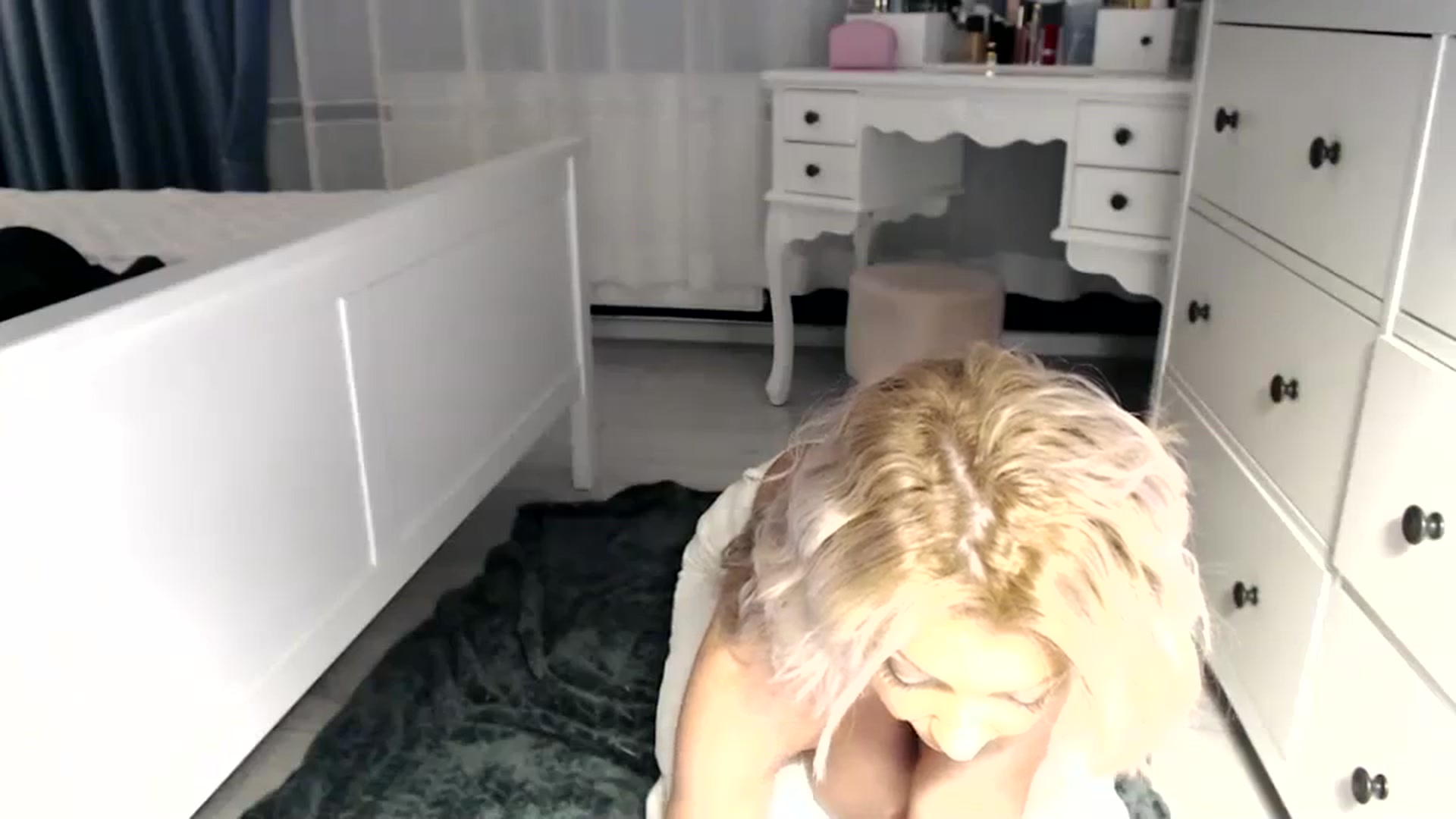 Gallery image thumbnail from ItsMe_Ila's myfreecams stream on, 11/21/2023, 21:14 image 16 of 20