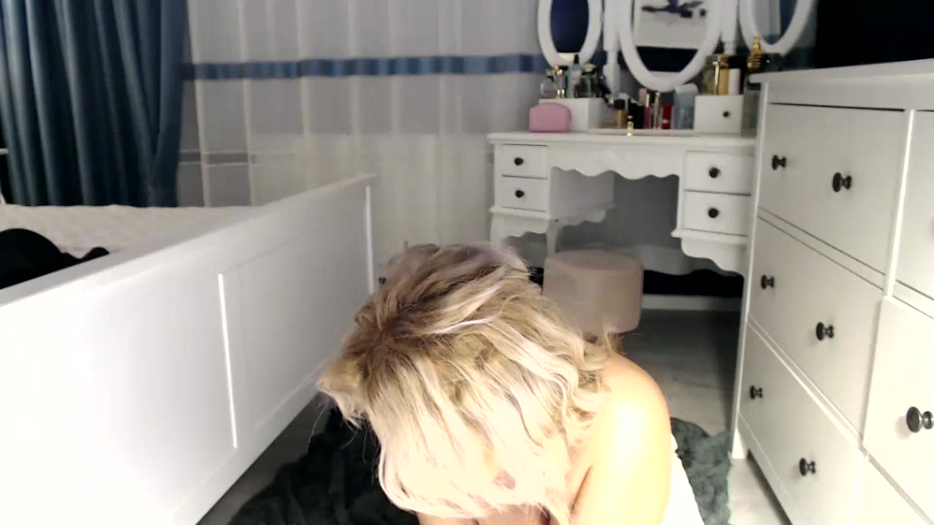 Gallery image thumbnail from ItsMe_Ila's myfreecams stream on, 11/21/2023, 21:14 image 15 of 20