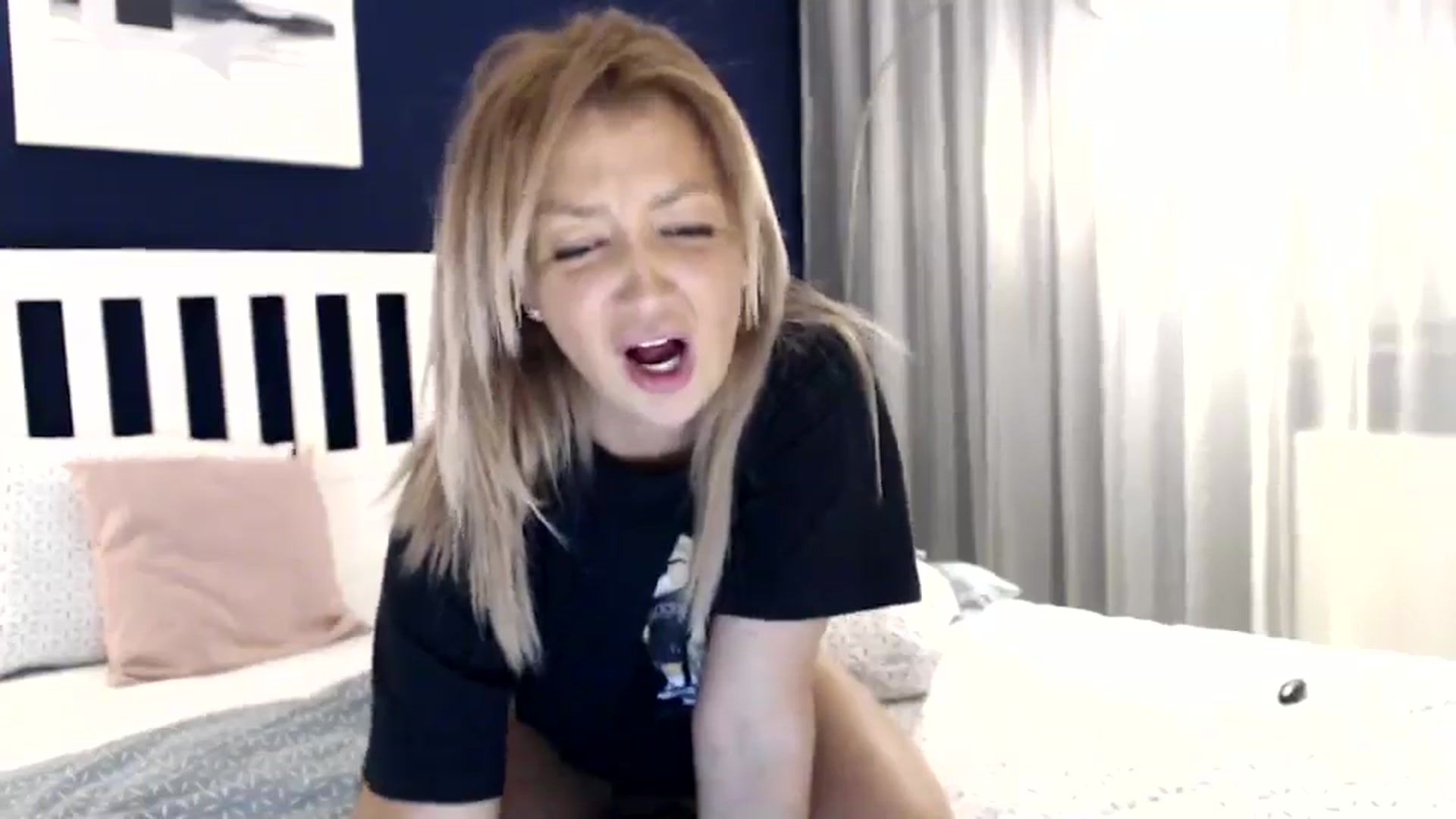 Gallery image thumbnail from ItsMe_Ila's myfreecams stream on, 05/03/2024, 19:32 image 15 of 20
