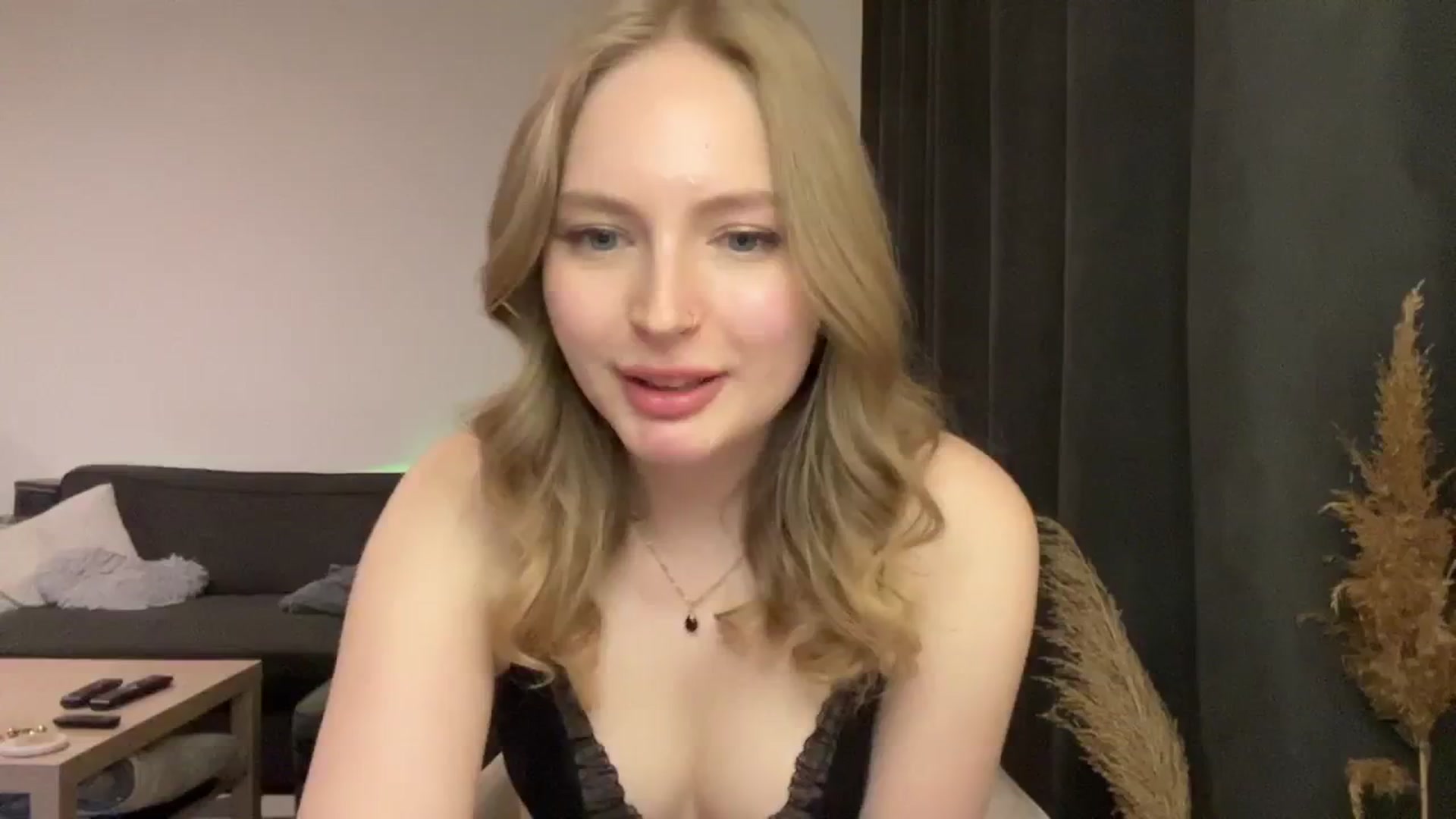 Gallery image thumbnail from ItsPhoenixxx's myfreecams stream on, 05/03/2024, 23:58 image 6 of 20