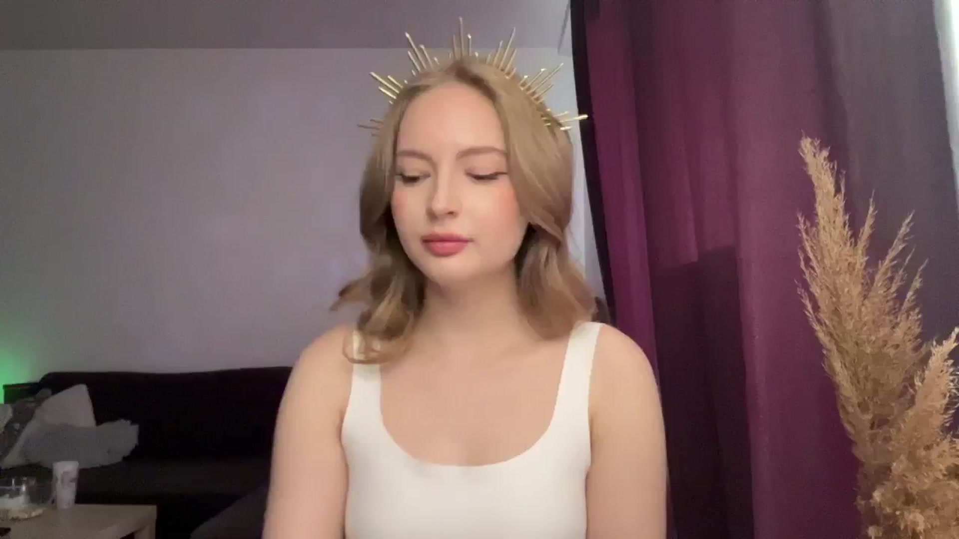 Gallery image thumbnail from ItsPhoenixxx's myfreecams stream on, 05/05/2024, 17:00 image 16 of 20
