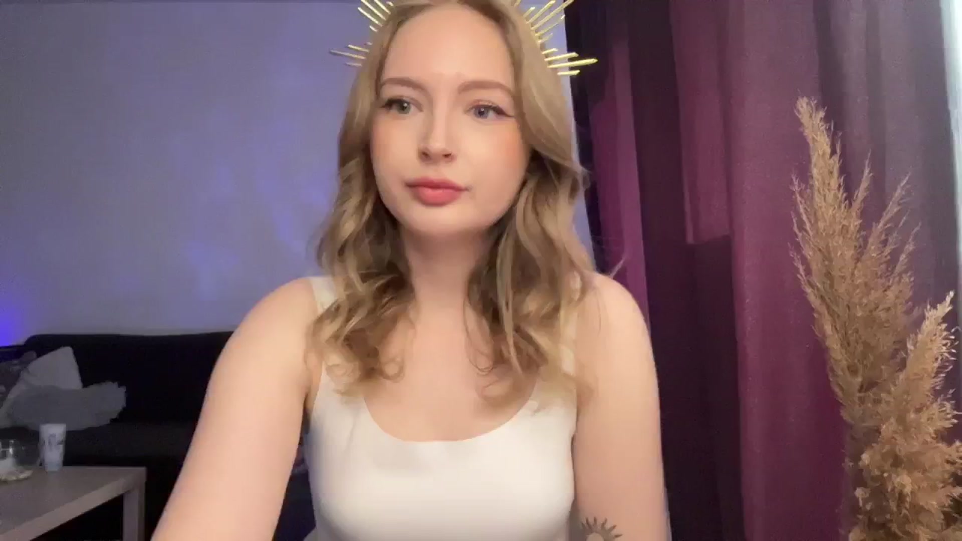 Gallery image thumbnail from ItsPhoenixxx's myfreecams stream on, 05/05/2024, 17:00 image 1 of 20