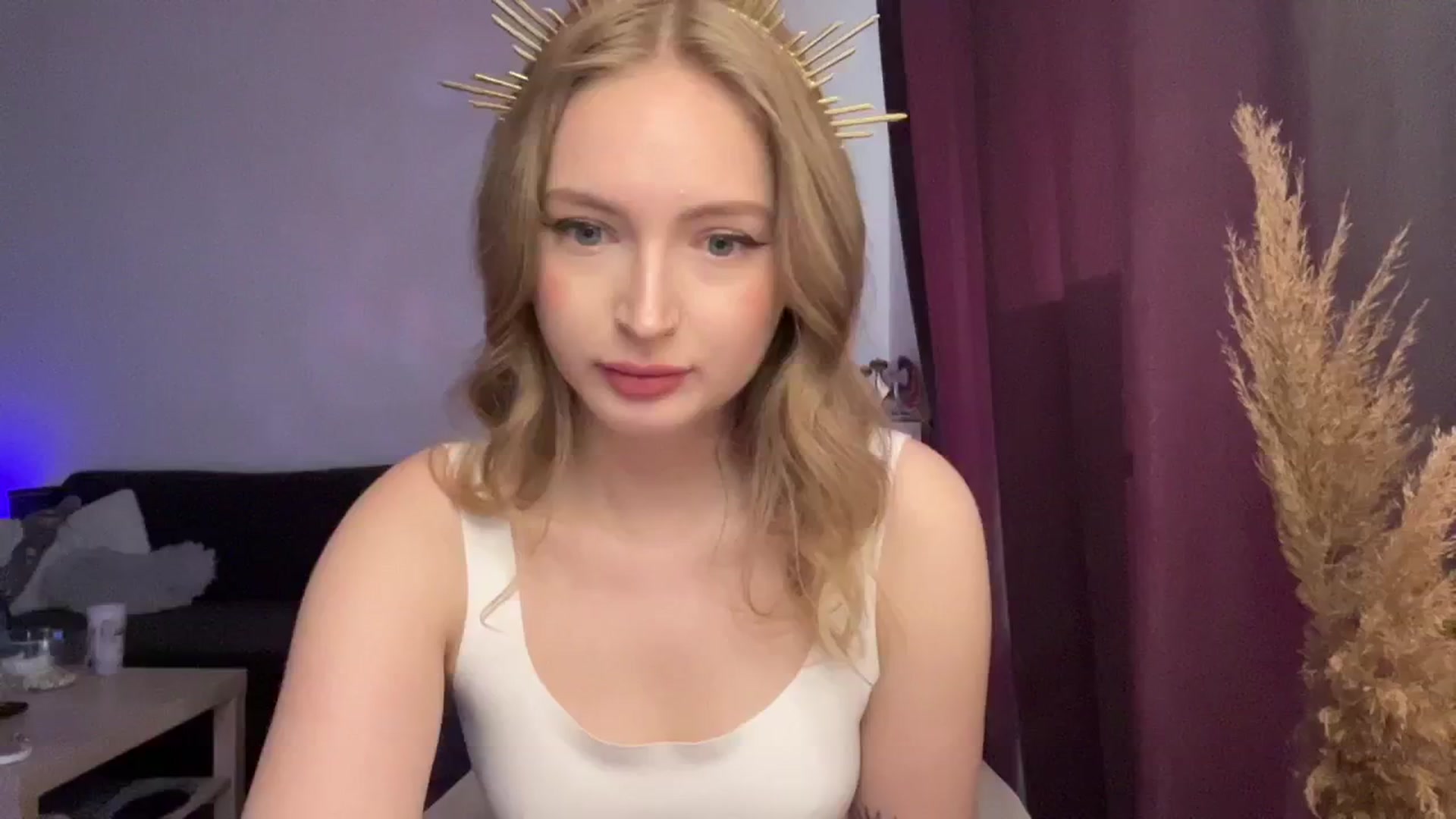 Gallery image thumbnail from ItsPhoenixxx's myfreecams stream on, 05/05/2024, 17:00 image 18 of 20