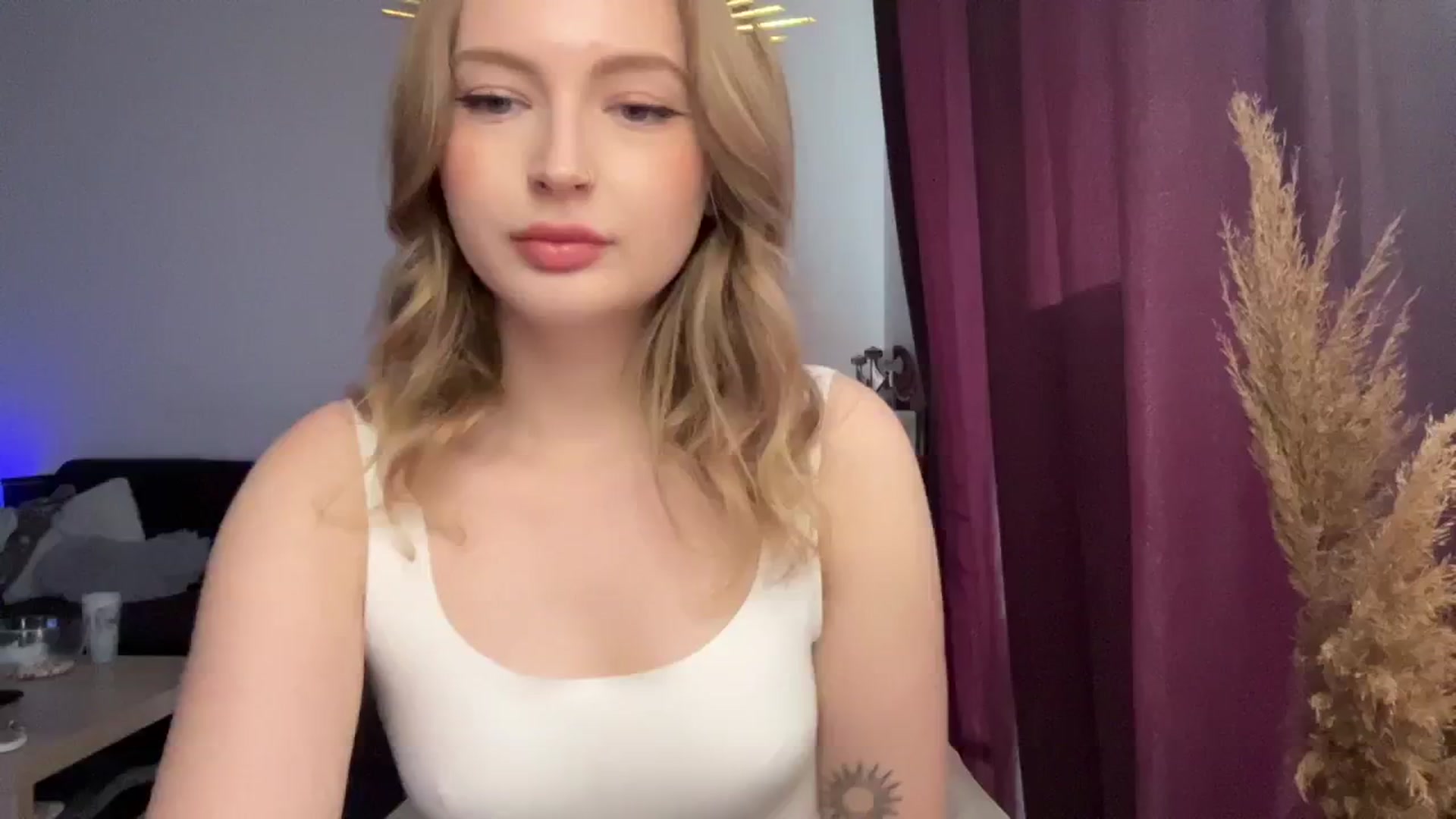 Gallery image thumbnail from ItsPhoenixxx's myfreecams stream on, 05/05/2024, 17:00 image 10 of 20