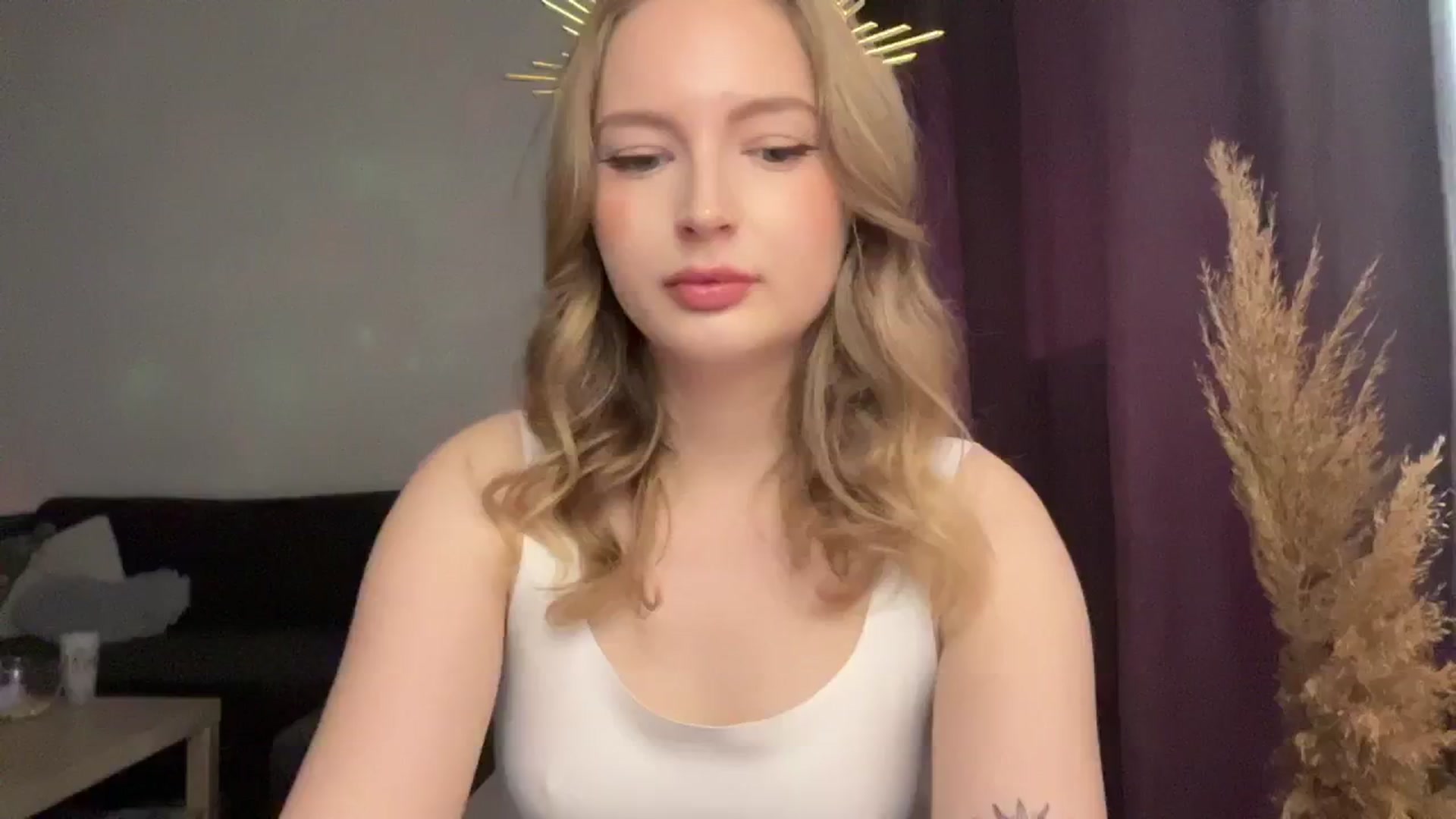 Gallery image thumbnail from ItsPhoenixxx's myfreecams stream on, 05/05/2024, 17:00 image 4 of 20