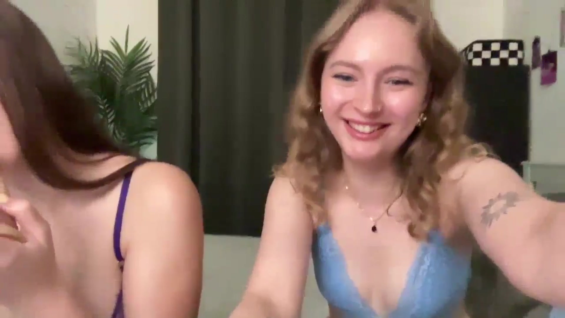 Gallery image thumbnail from ItsPhoenixxx's myfreecams stream on, 05/24/2024, 18:29 image 12 of 20