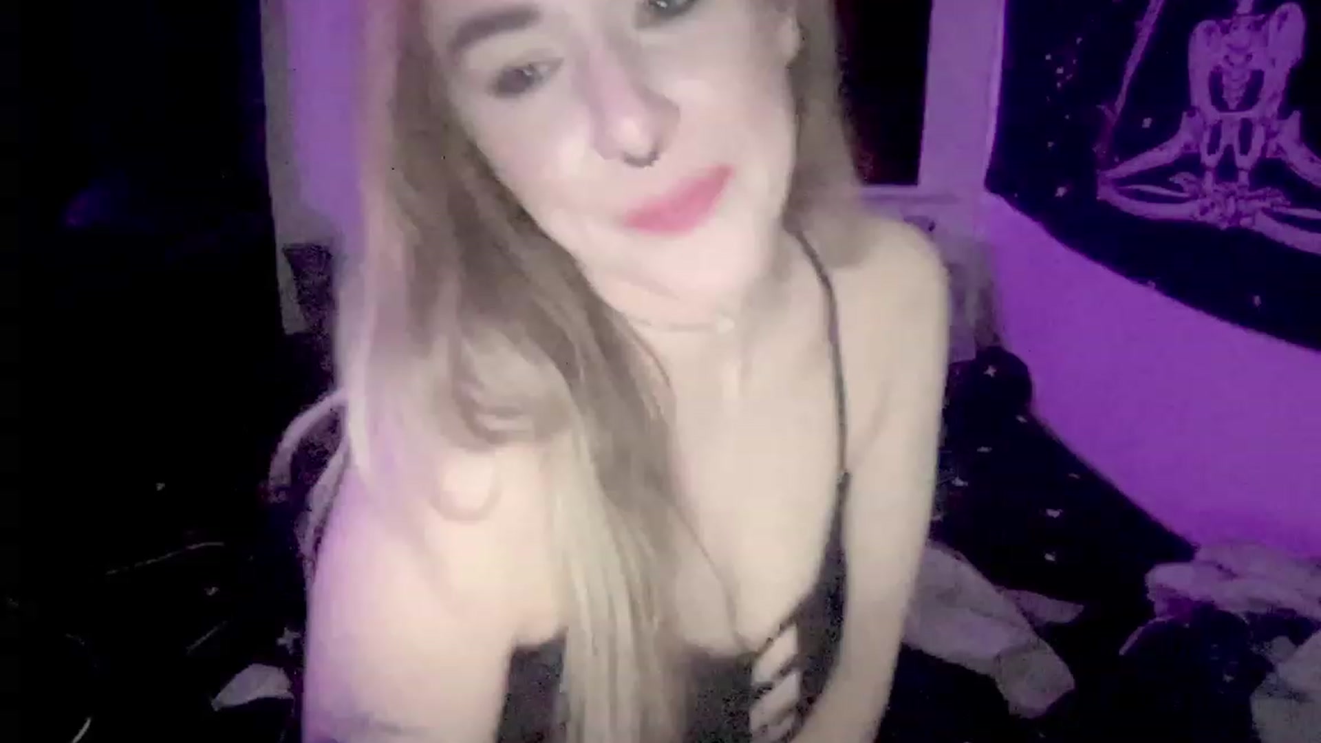 Gallery image thumbnail from ItsRavenRoses's myfreecams stream on, 02/10/2023, 07:31 image 10 of 20