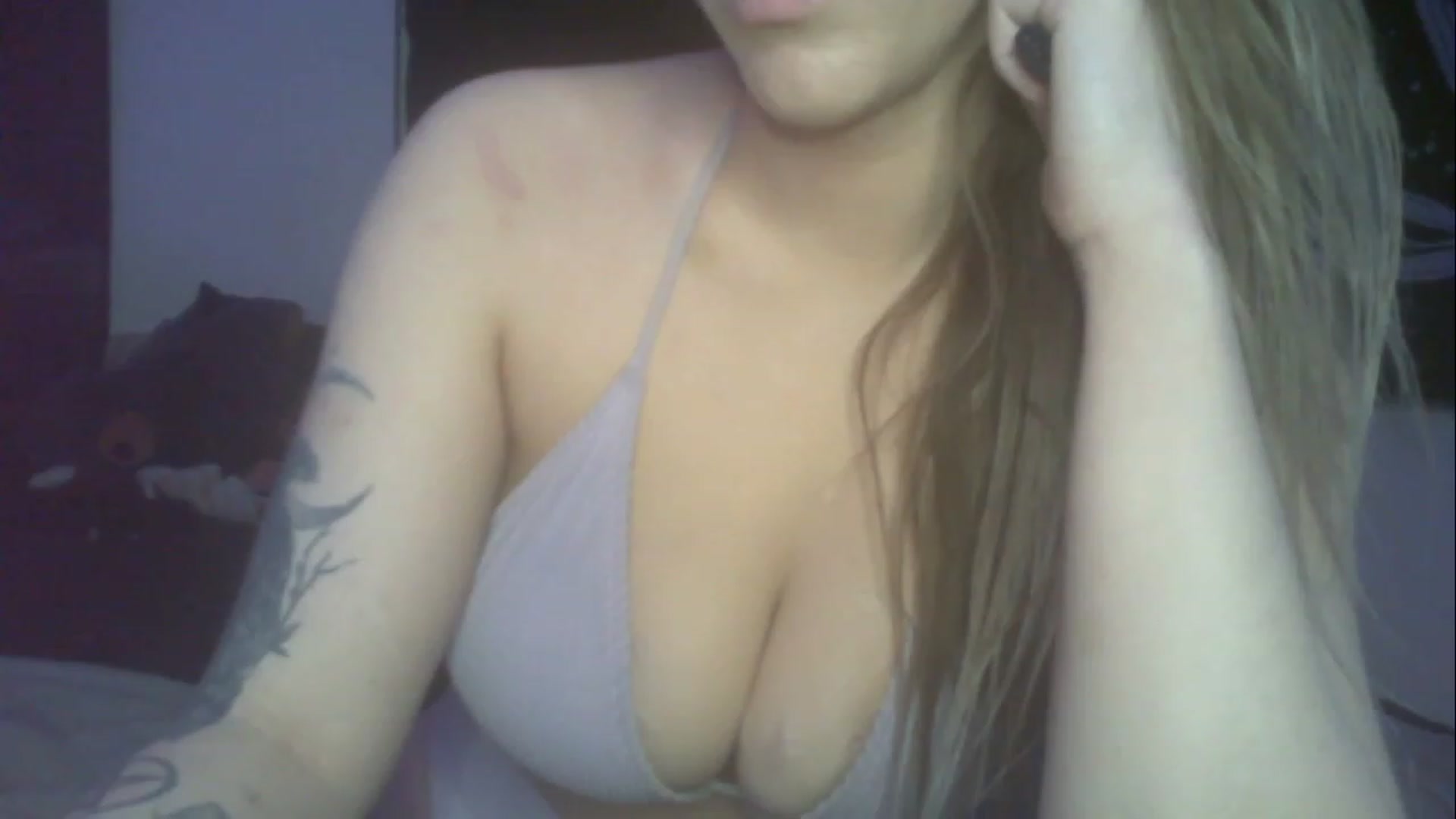 Gallery image thumbnail from ItsRavenRoses's myfreecams stream on, 04/12/2023, 12:38 image 10 of 20