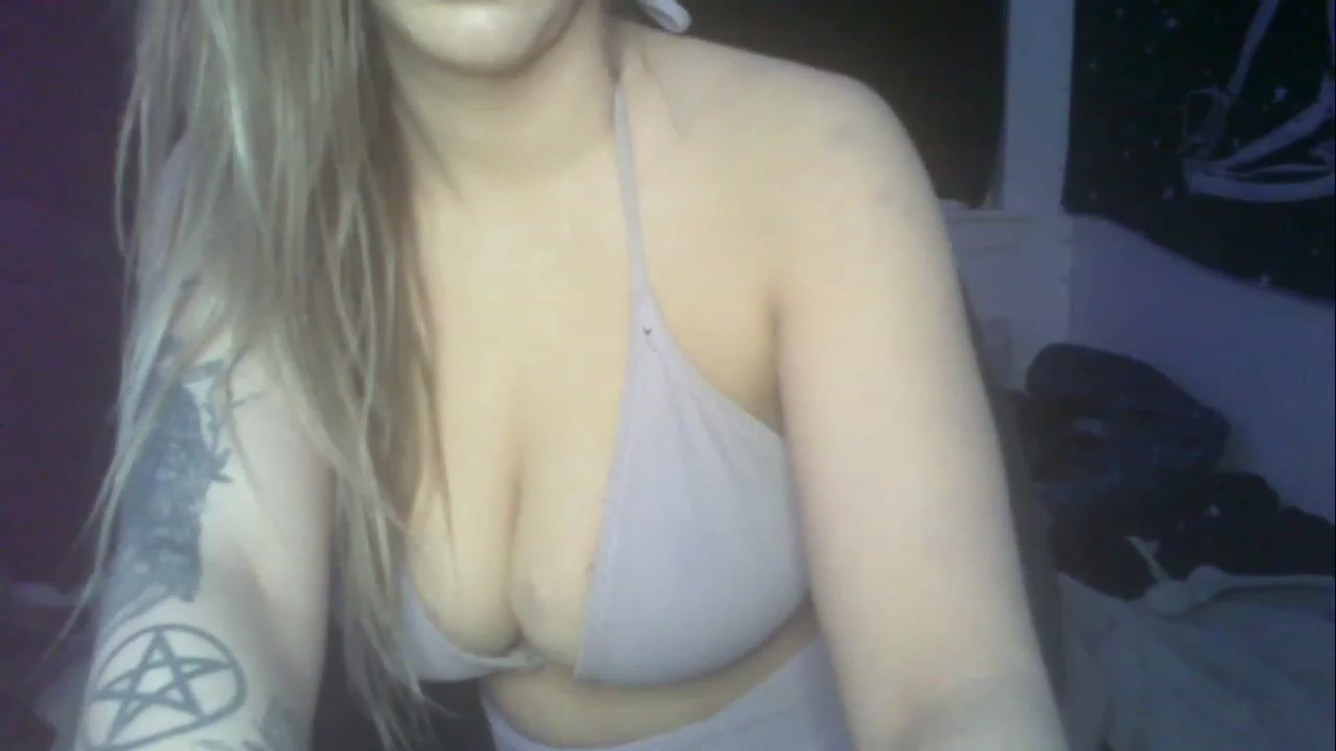 Gallery image thumbnail from ItsRavenRoses's myfreecams stream on, 04/12/2023, 12:38 image 17 of 20
