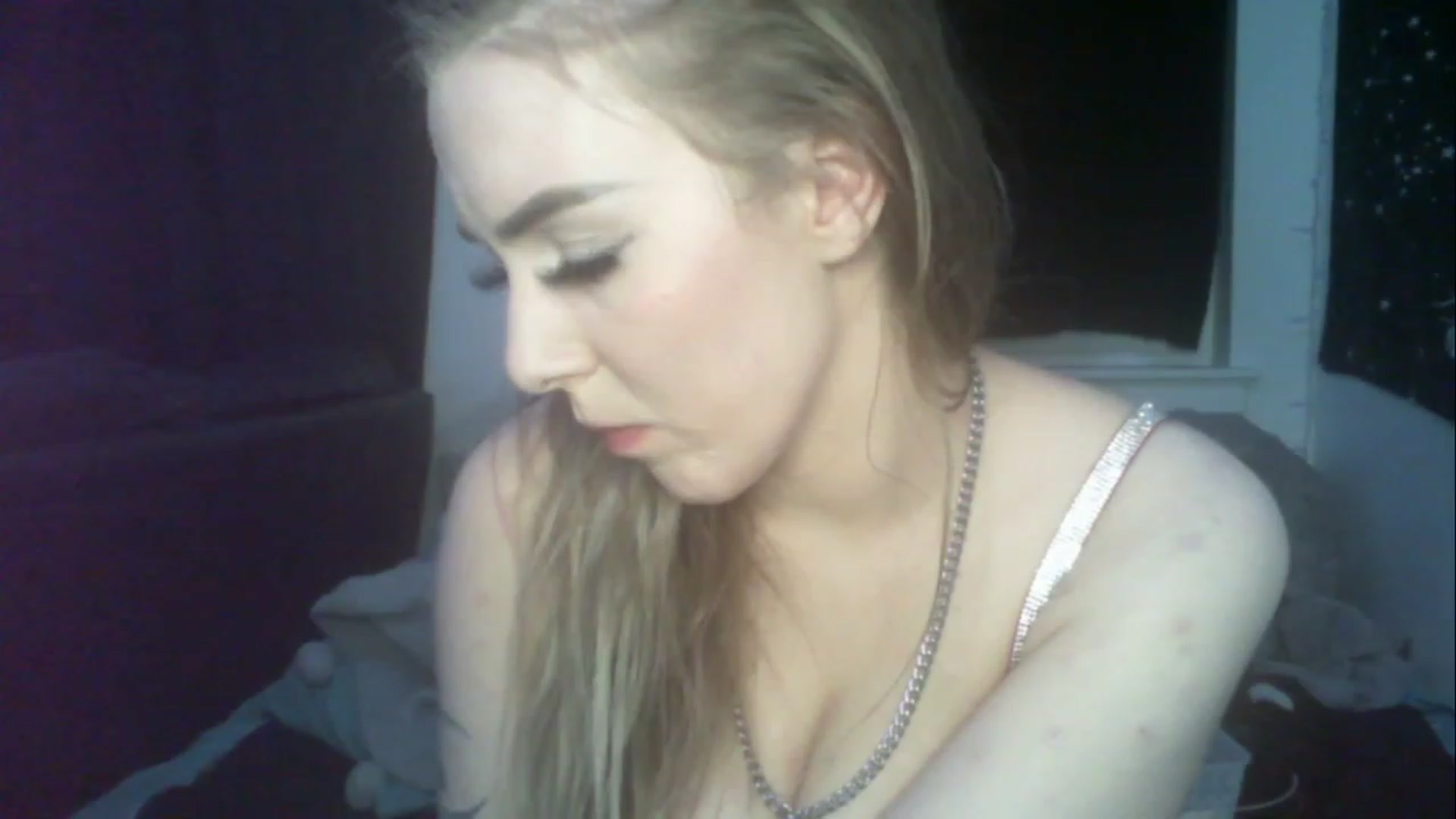 Gallery image thumbnail from ItsRavenRoses's myfreecams stream on, 05/02/2023, 07:52 image 4 of 20