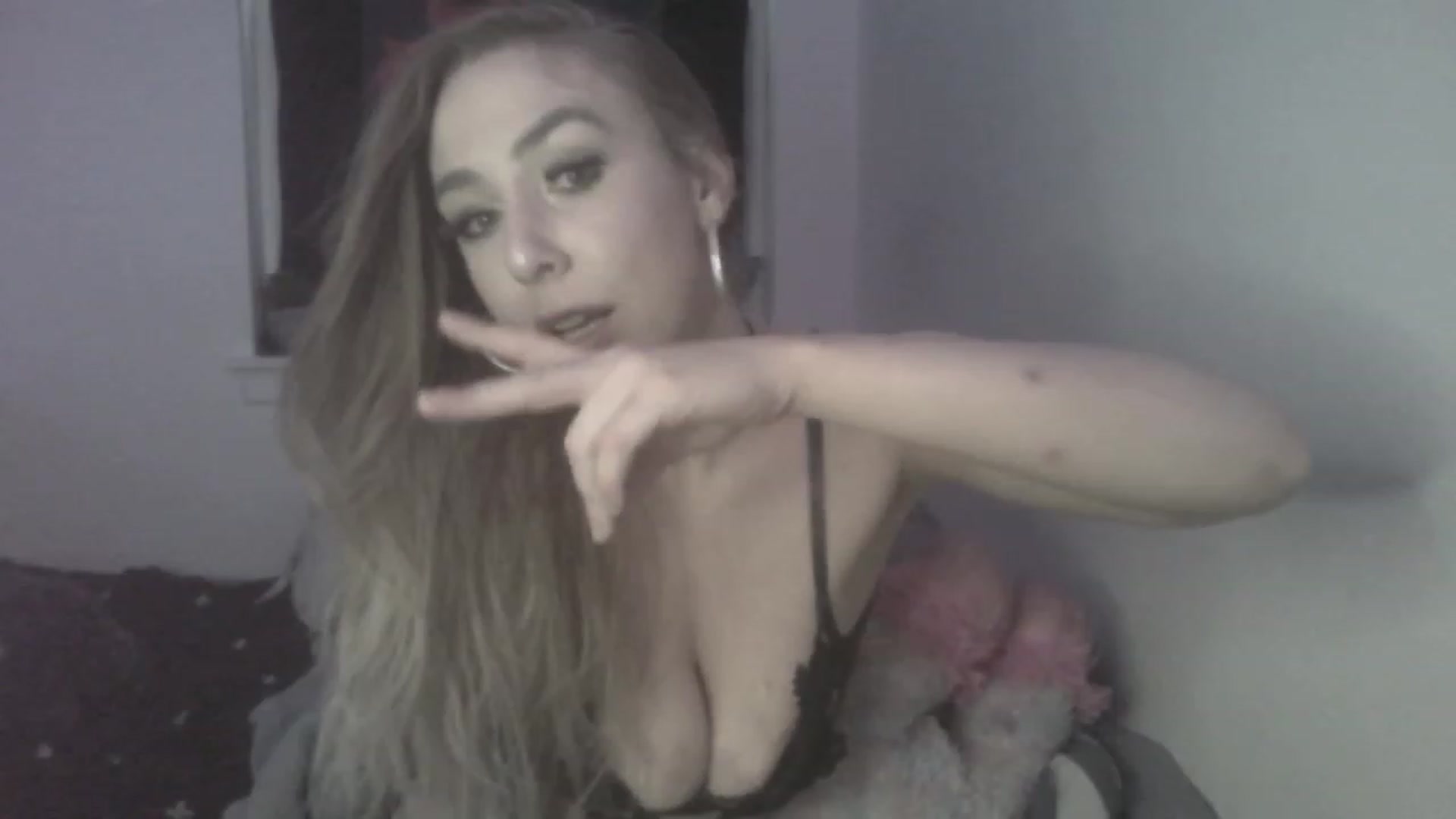 Gallery image thumbnail from ItsRavenRoses's myfreecams stream on, 07/22/2023, 13:02 image 8 of 20