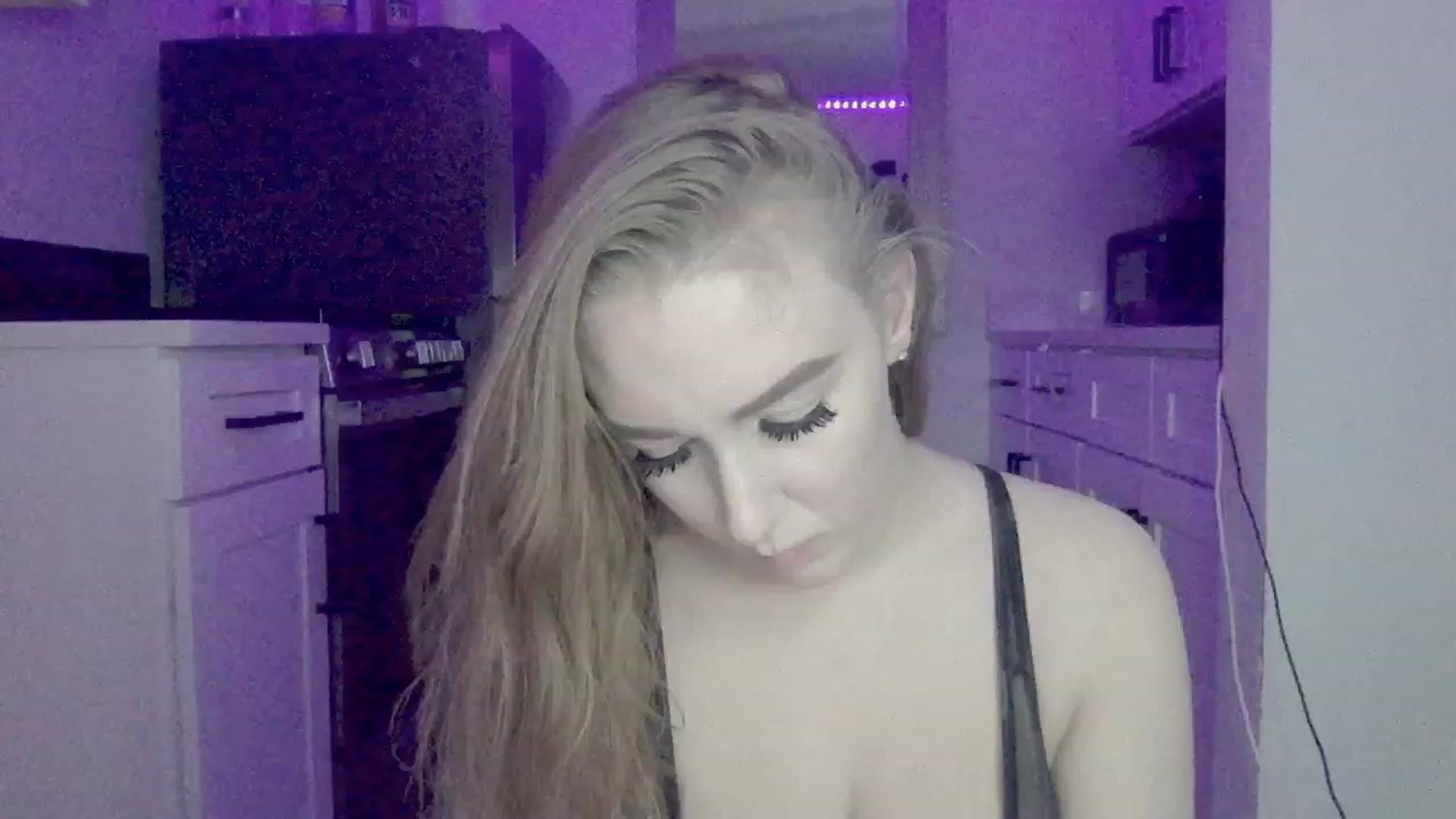 Gallery image thumbnail from ItsRavenRoses's myfreecams stream on, 10/05/2023, 06:38 image 12 of 20