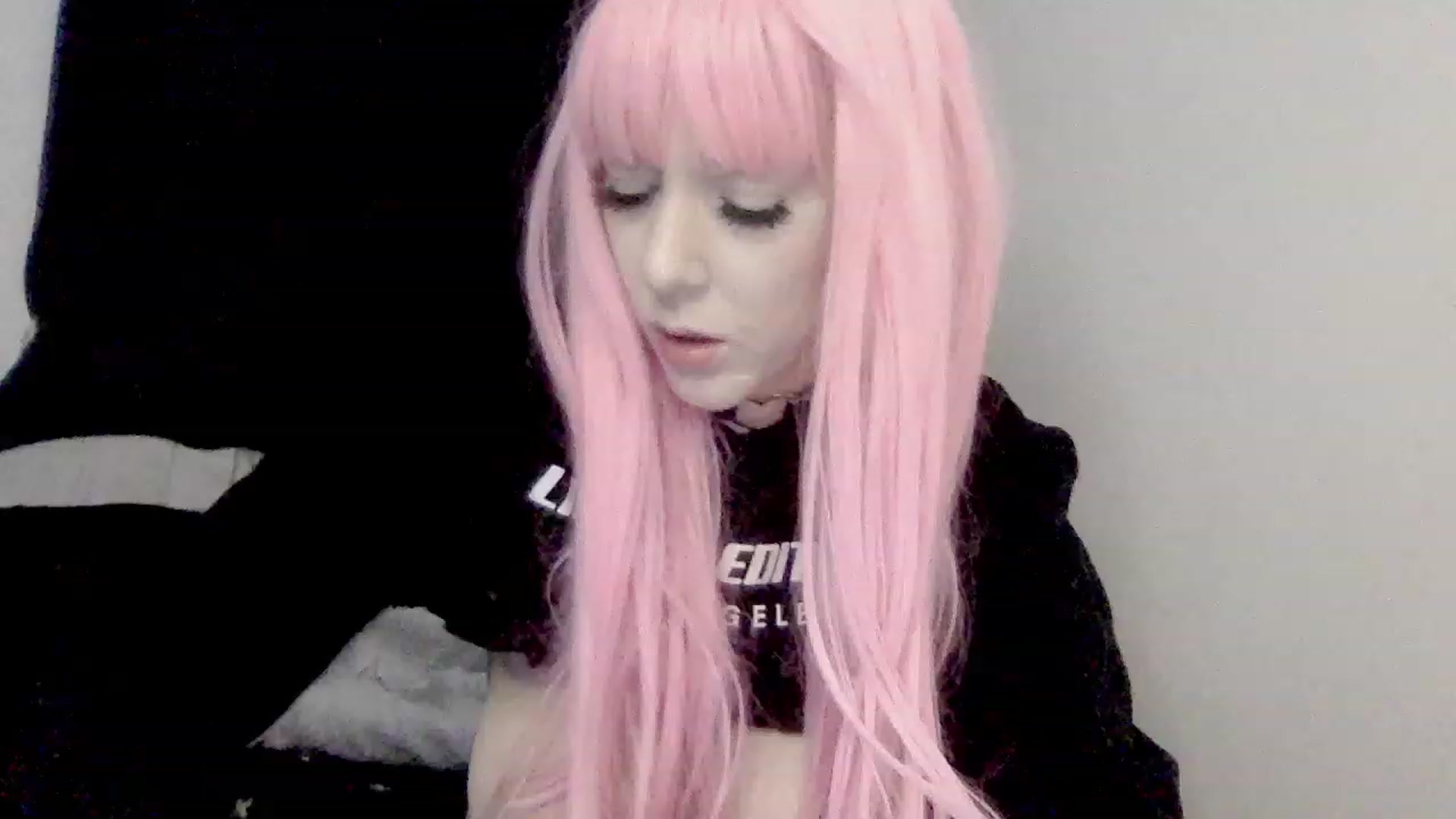 Gallery image thumbnail from ItsRavenRoses's myfreecams stream on, 01/01/2024, 18:39 image 10 of 20