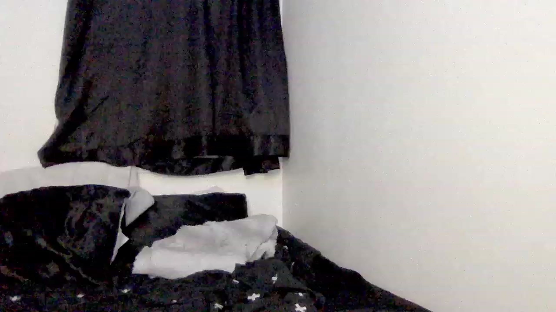 Gallery image thumbnail from ItsRavenRoses's myfreecams stream on, 01/01/2024, 18:39 image 5 of 20