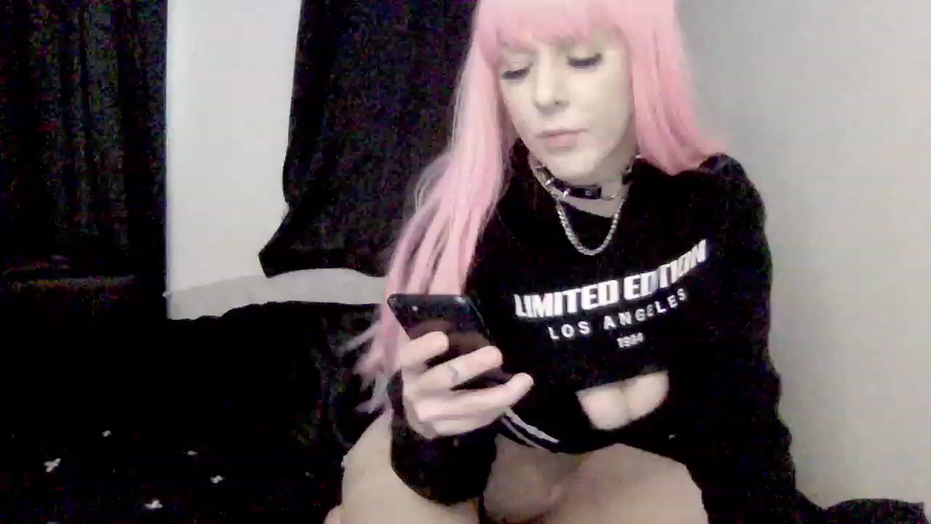 Gallery image thumbnail from ItsRavenRoses's myfreecams stream on, 01/01/2024, 18:39 image 3 of 20