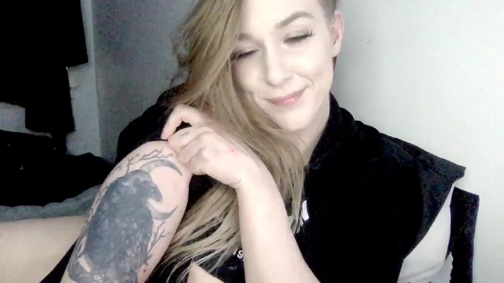 Gallery image thumbnail from ItsRavenRoses's myfreecams stream on, 02/07/2024, 18:34 image 6 of 20