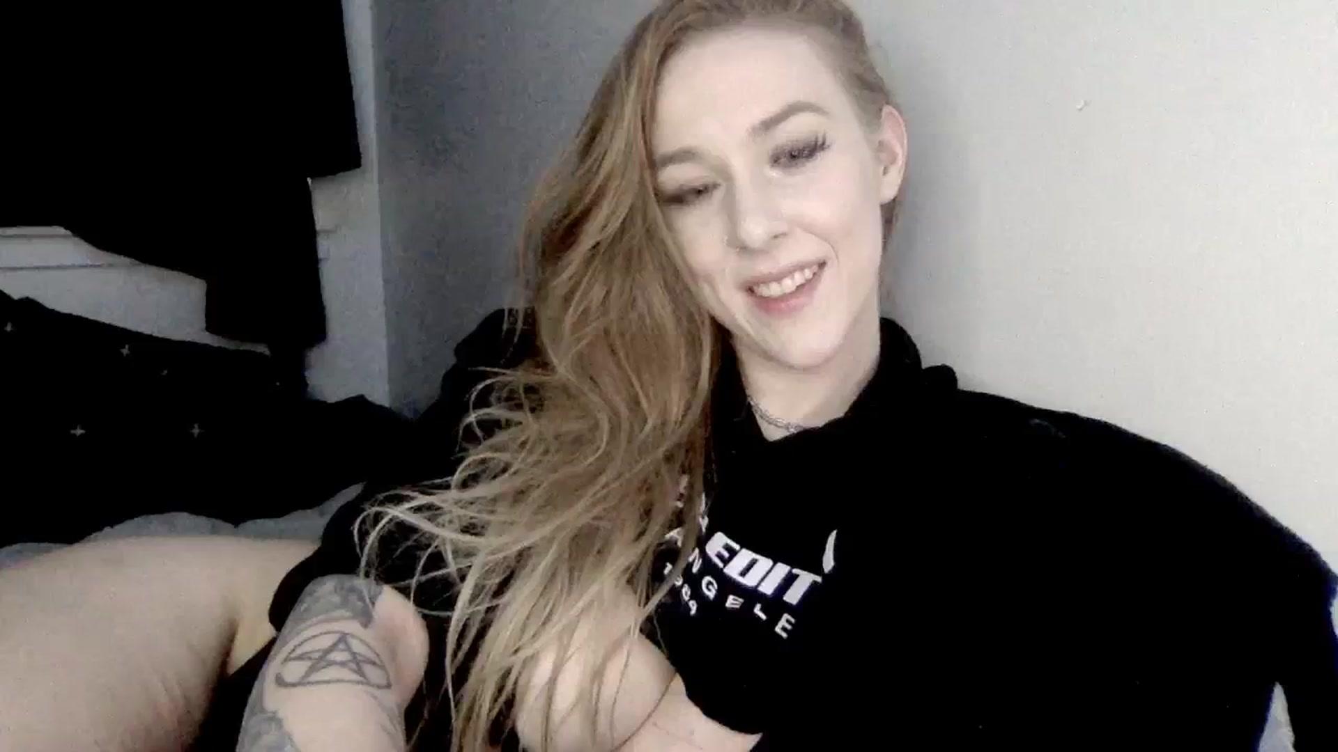 Gallery image thumbnail from ItsRavenRoses's myfreecams stream on, 02/07/2024, 18:34 image 13 of 20