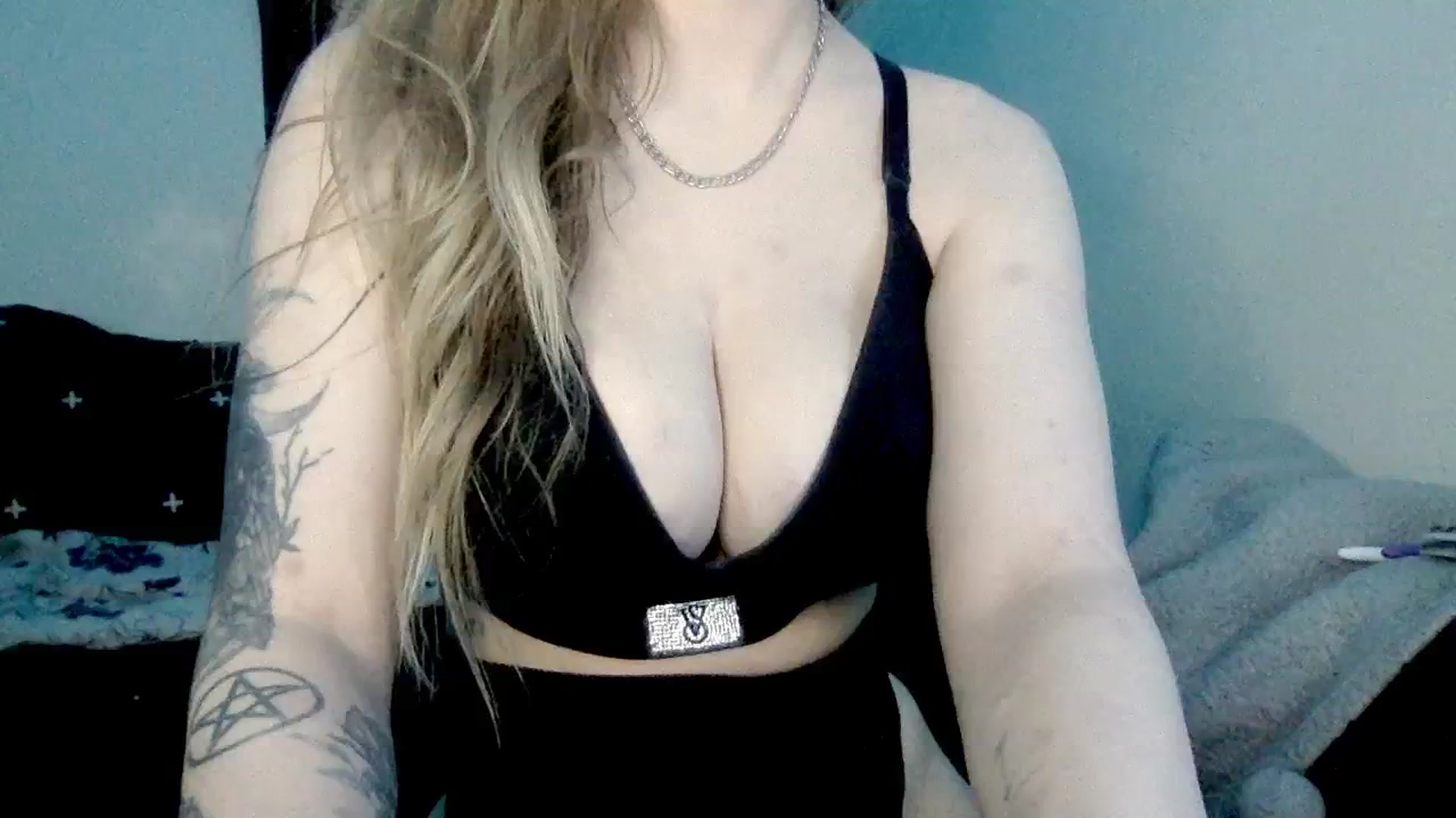 Gallery image thumbnail from ItsRavenRoses's myfreecams stream on, 02/22/2024, 12:48 image 8 of 20