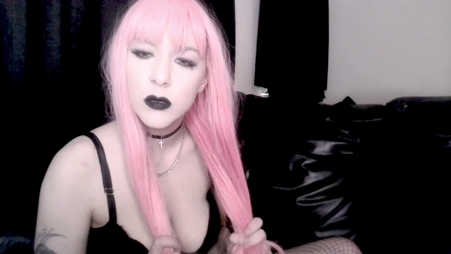 Gallery image thumbnail from ItsRavenRoses's myfreecams stream on, 03/14/2024, 15:58 image 10 of 20